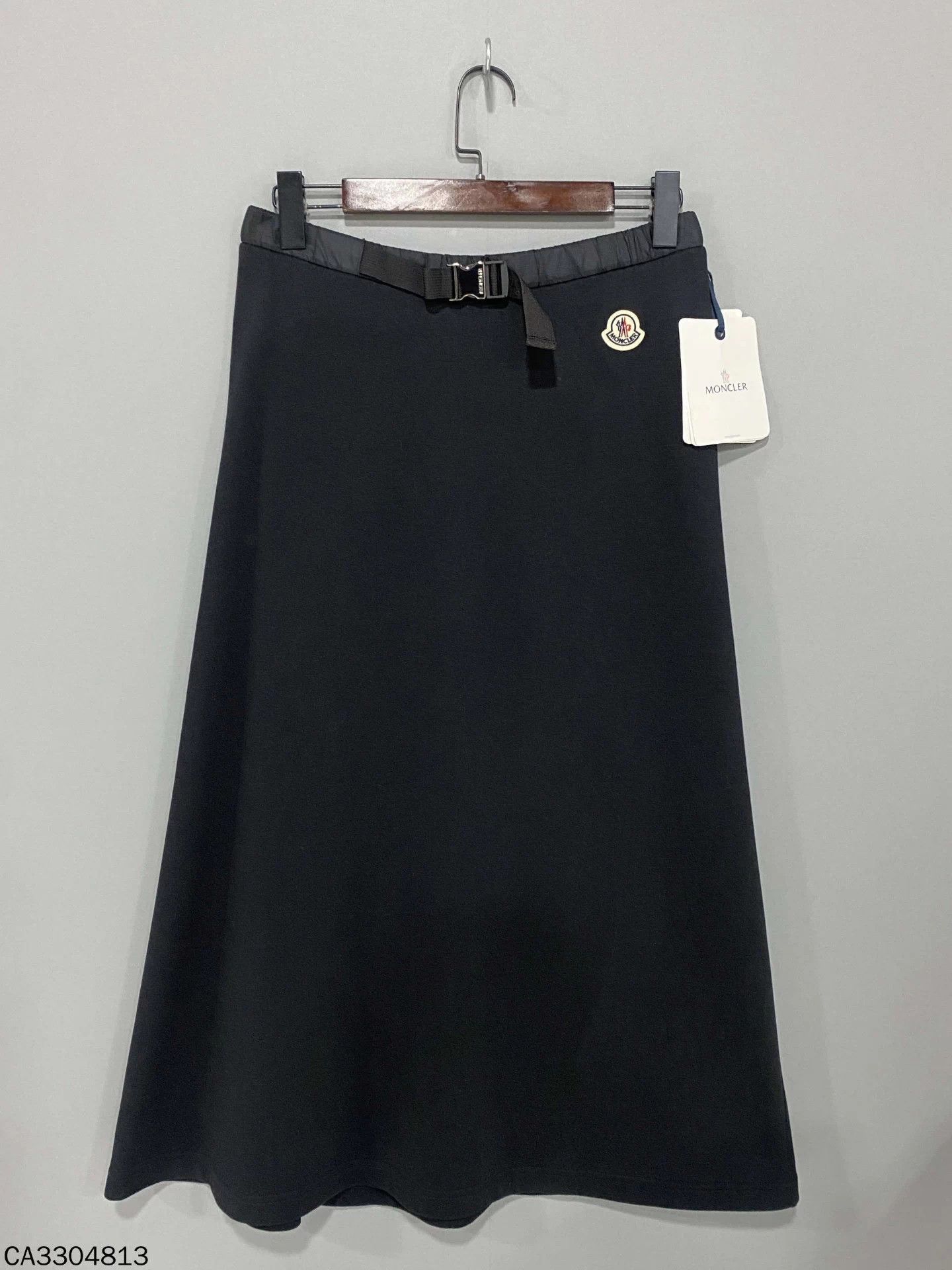 Moncler Moncler logo elastic waist long skirt S new with tags Size S / US 4 / IT 40 - 4 Thumbnail