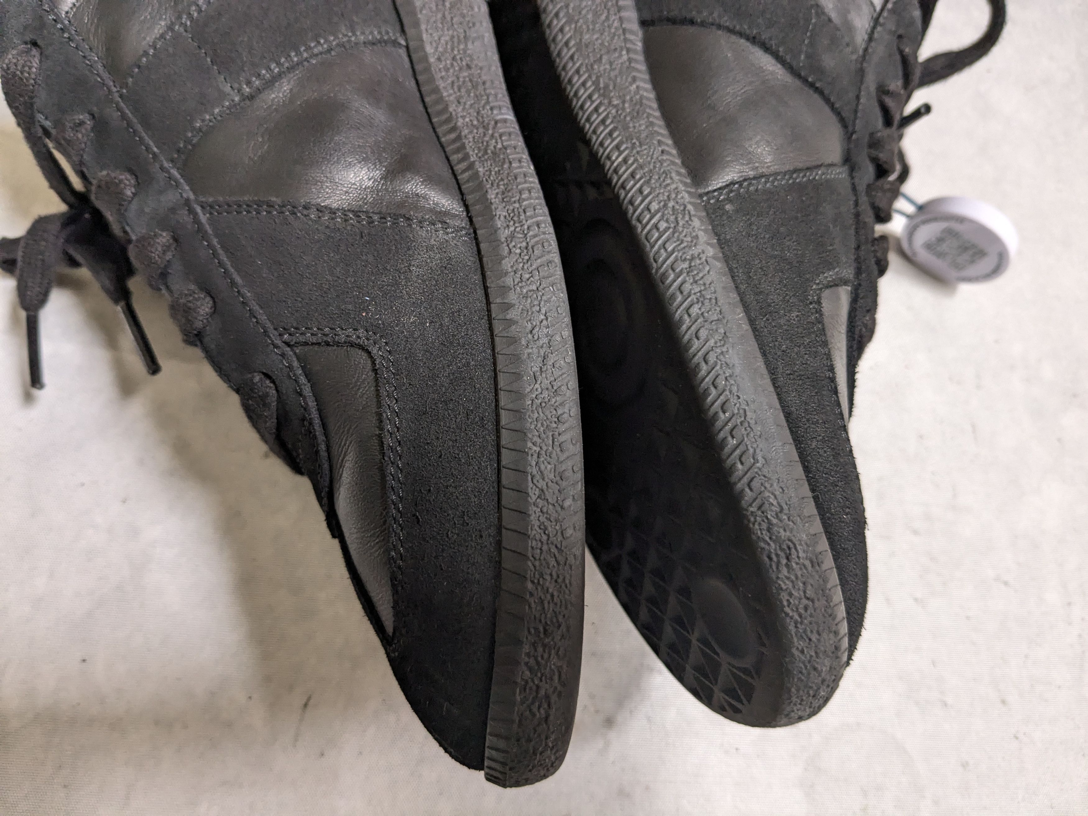 Maison Margiela Maison Margiela Replica GAT Black 9 42 Low Tops Suede Size US 9 / EU 42 - 15 Thumbnail