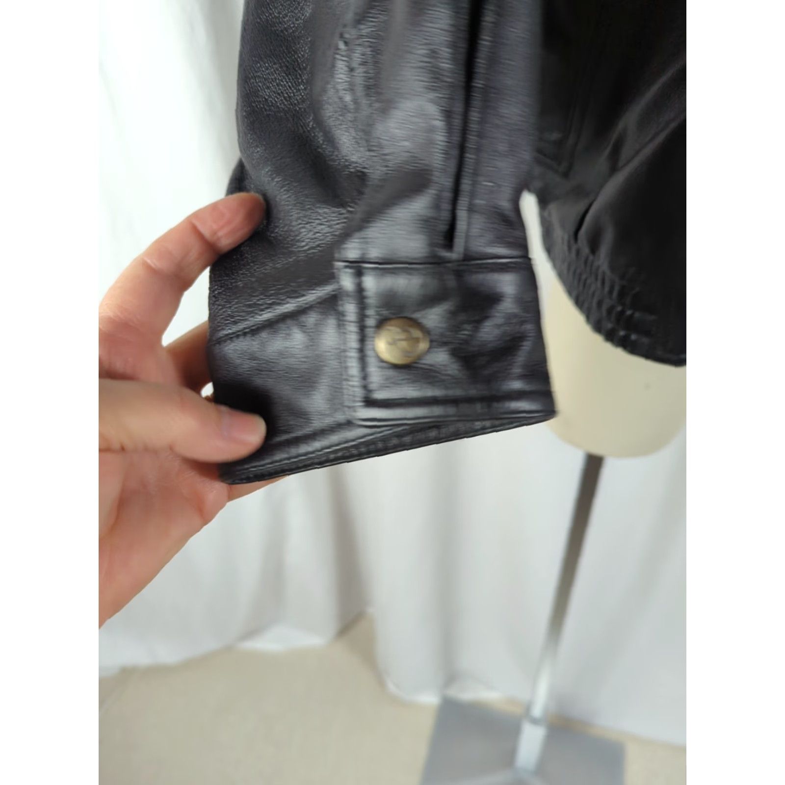 Vintage Outdoor Exchange Black Leather Bomber Jacket Men XL Short Length Regular Fit Rock Casual Party/Cocktail Travel Fall Winter Spring Size US XL / EU 56 / 4 - 4 Thumbnail