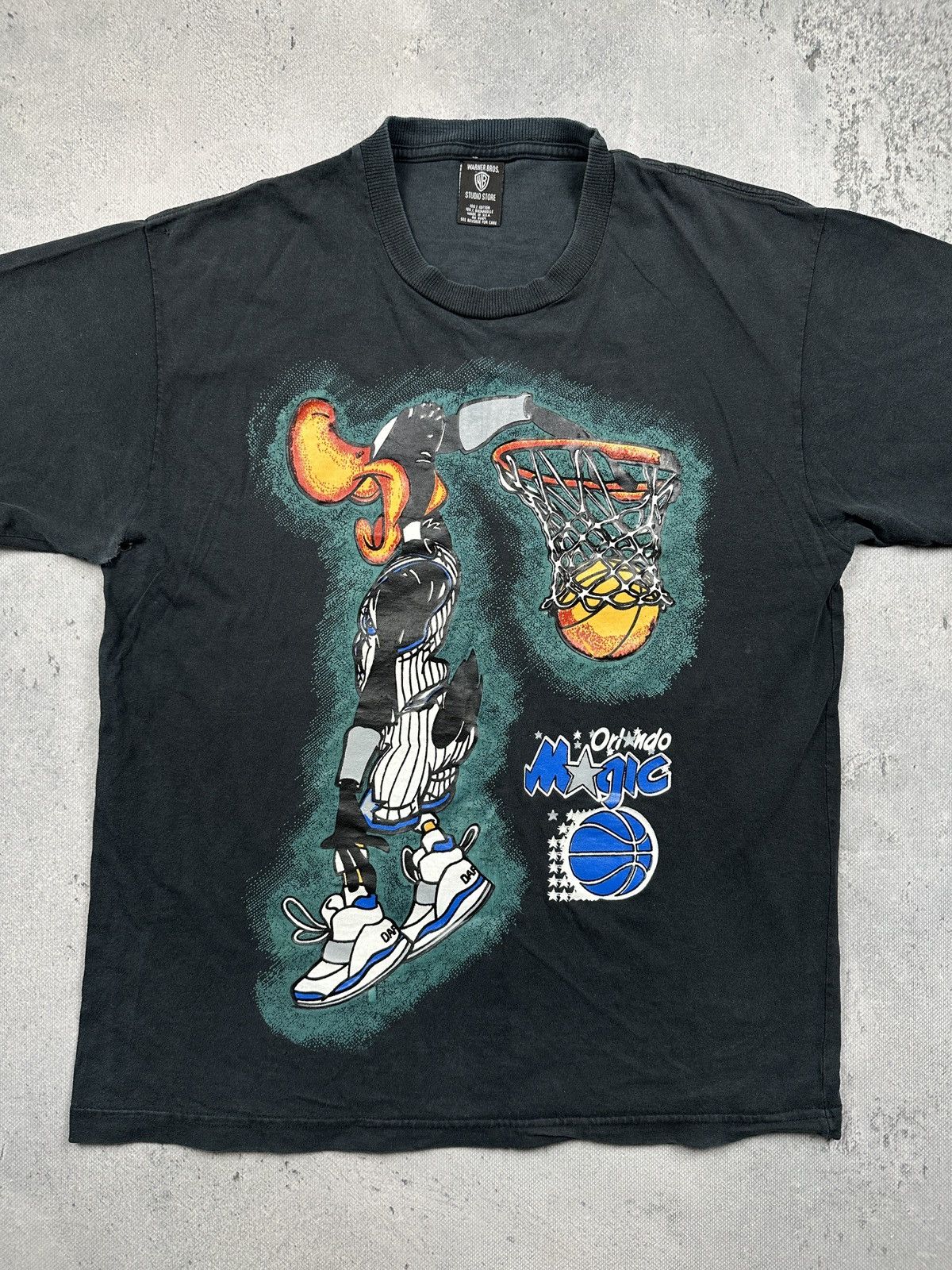 Warner Bros Vintage 90s Looney Tunes Orlando Magic Graphic Tee Rare USA Size US L / EU 52-54 / 3 - 8 Thumbnail