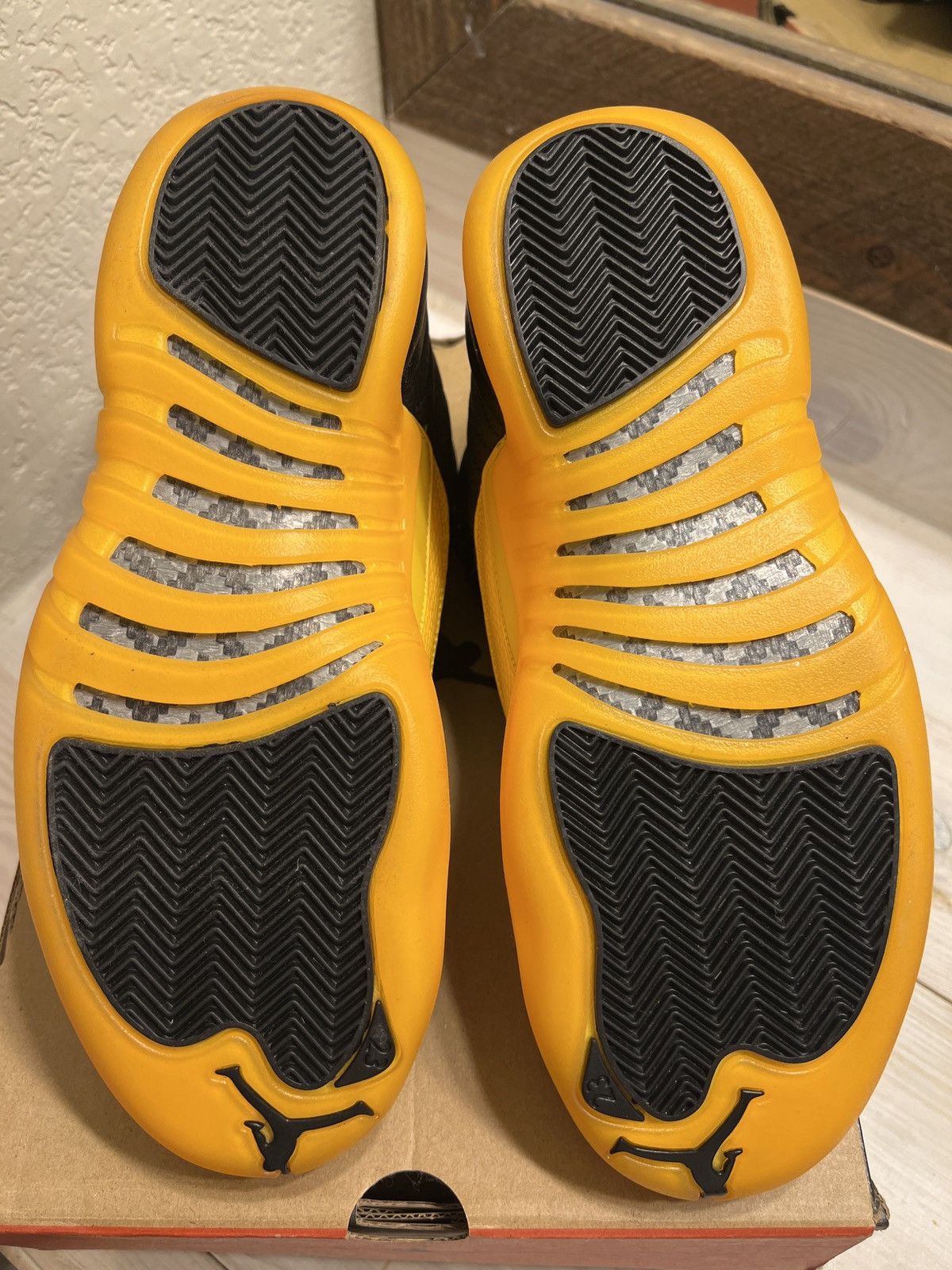 Jordan Brand × Nike Air Jordan 12 Retro University Gold Size US 8.5 / EU 41-42 - 7 Thumbnail