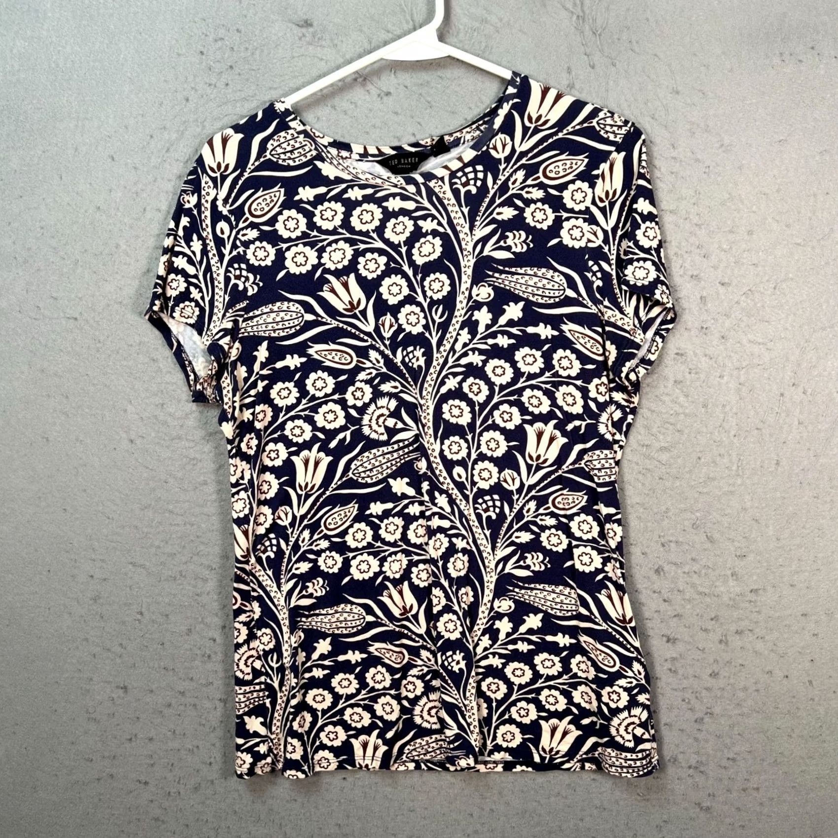 Ted Baker Ted Baker Top Womens Size 4 Navy & Beige Floral Print Short-Sleeve Size S / US 4 / IT 40 - 2 Thumbnail