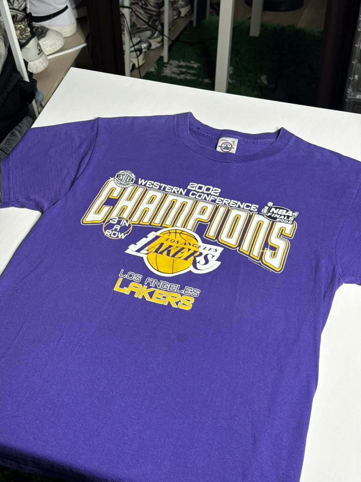Vintage VINTAGE 2002 LA Lakers Champions Tee “Purple” [ M ] PREOWNED Size US M / EU 48-50 / 2 - 1 Thumbnail