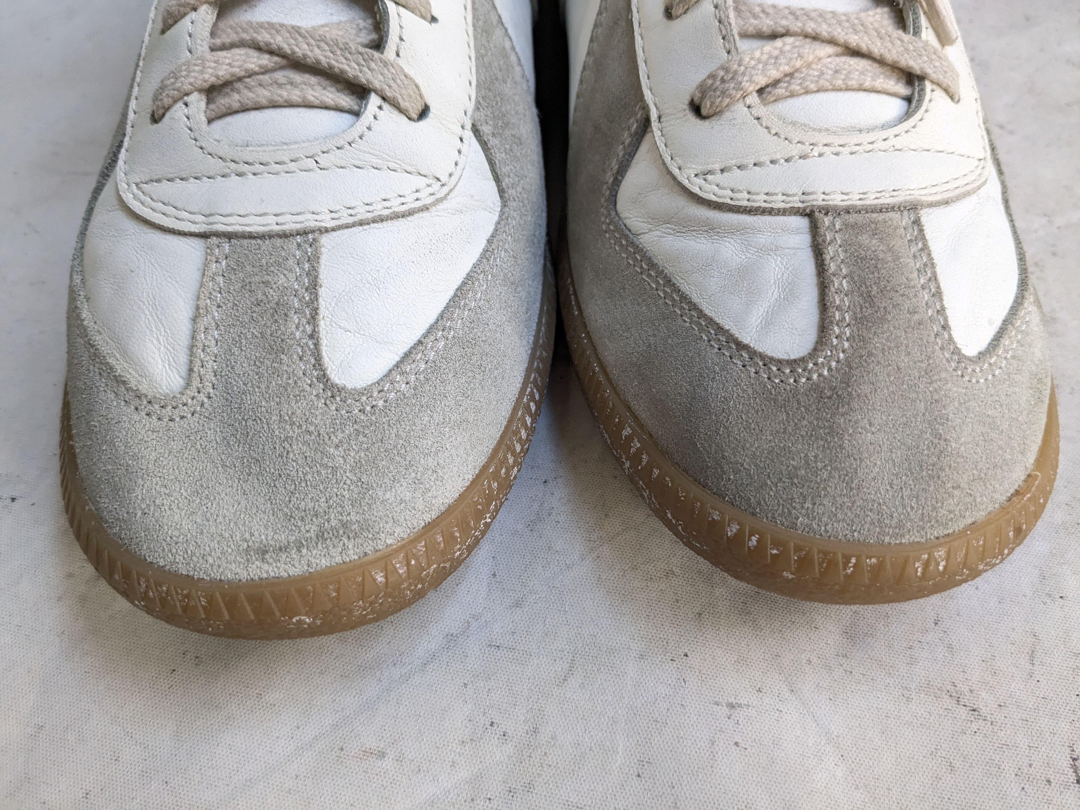 Maison Margiela Maison Margiela GAT Replicas 9 42 White Gray Painted Size US 9 / EU 42 - 2 Thumbnail