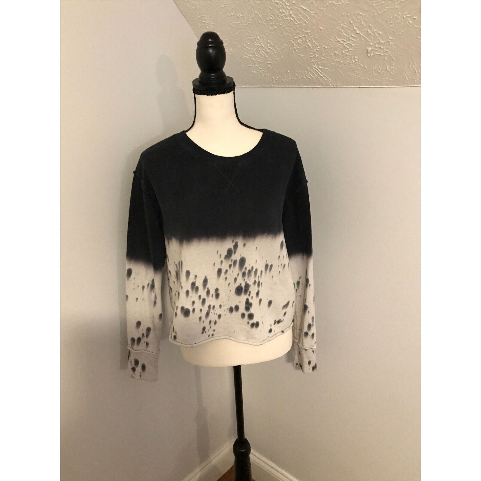 Anthropologie Anthropologie t. la Cropped Roll Hem Crewneck Sweatshirt Size M / US 6-8 / IT 42-44 - 1 Thumbnail