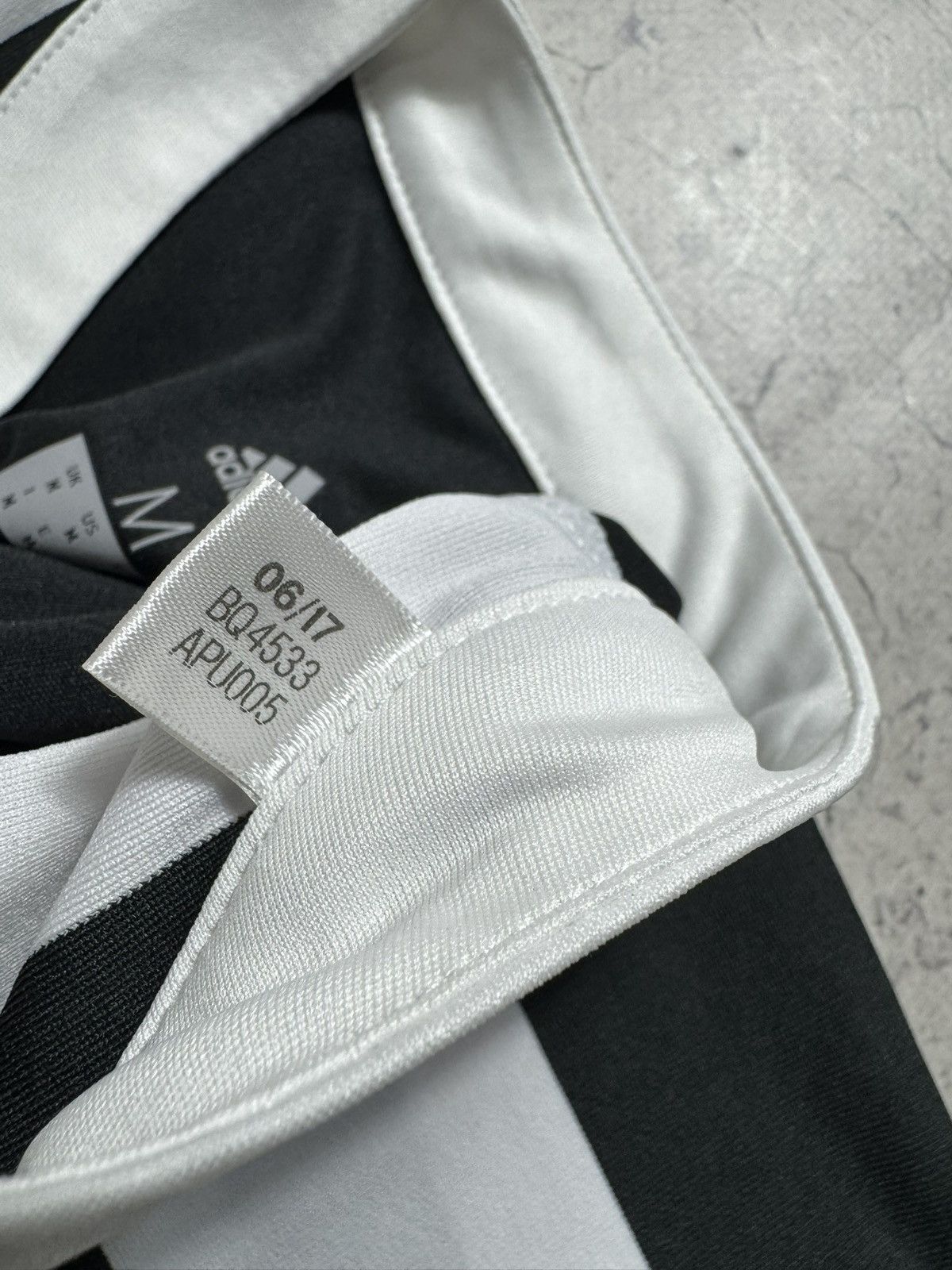 Adidas Adidas FC Juventus 2017/2018 Vintage Soccer Jersey Size US M / EU 48-50 / 2 - 8 Thumbnail