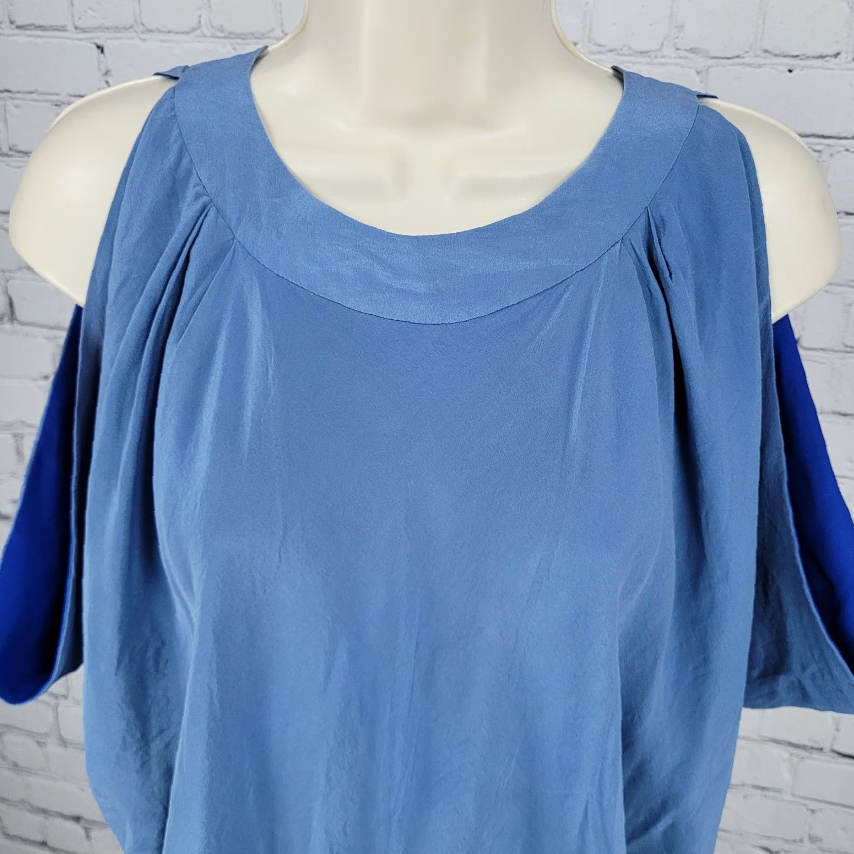 Bebe bebe Blouse Sleeveless Cold Shoulder Open Back 100% Silk Lightweight Blue M Top Shirt Womens Regular Size Medium Size M / US 6-8 / IT 42-44 - 7 Thumbnail