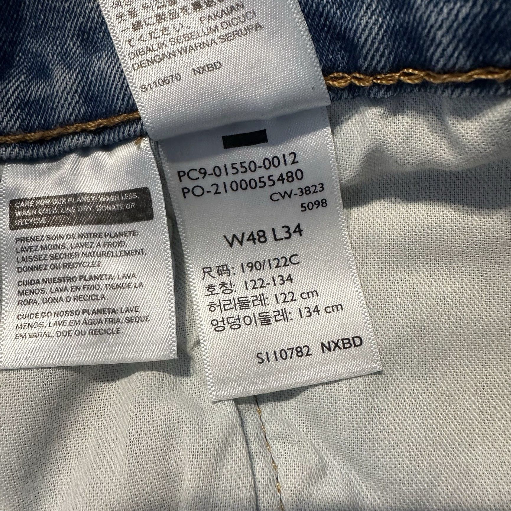Levi's Levi's 550 Jeans Mens 46x34 Relaxed Straight Light Wash Denim 99% Cotton 1% Spandex Blue Leather? (Note: remove uncertainty) Size US 30 / EU 46 - 7 Thumbnail