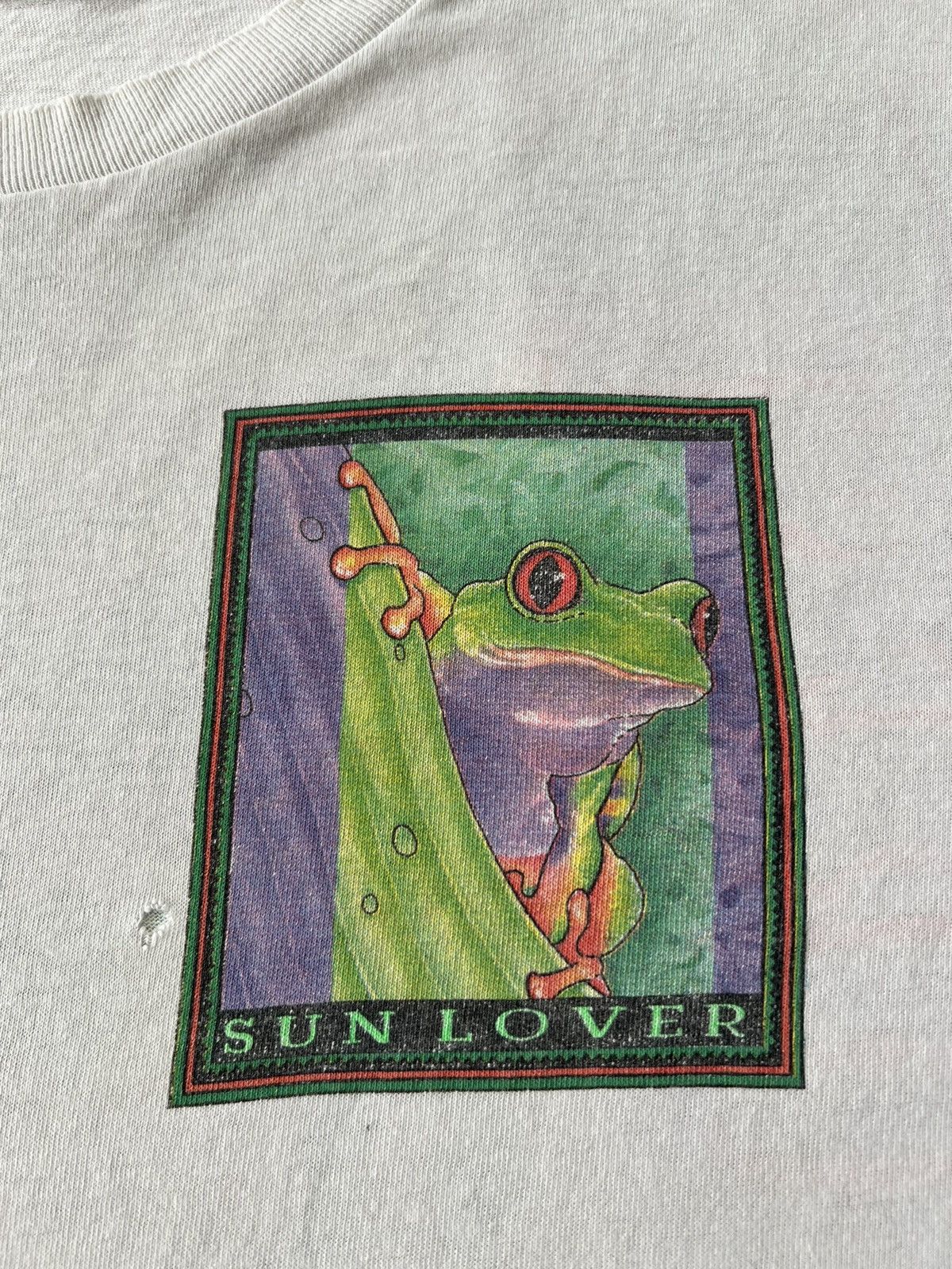 Vintage Vintage 90s Frog Rainforest Sun Lover Thrashed White T-shirt Size US XL / EU 56 / 4 - 5 Thumbnail