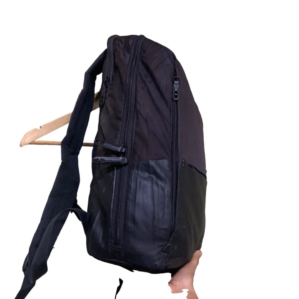 Tumi Tumi backpack black interior have laptop sleeve (sun faded) Size ONE SIZE - 4 Thumbnail