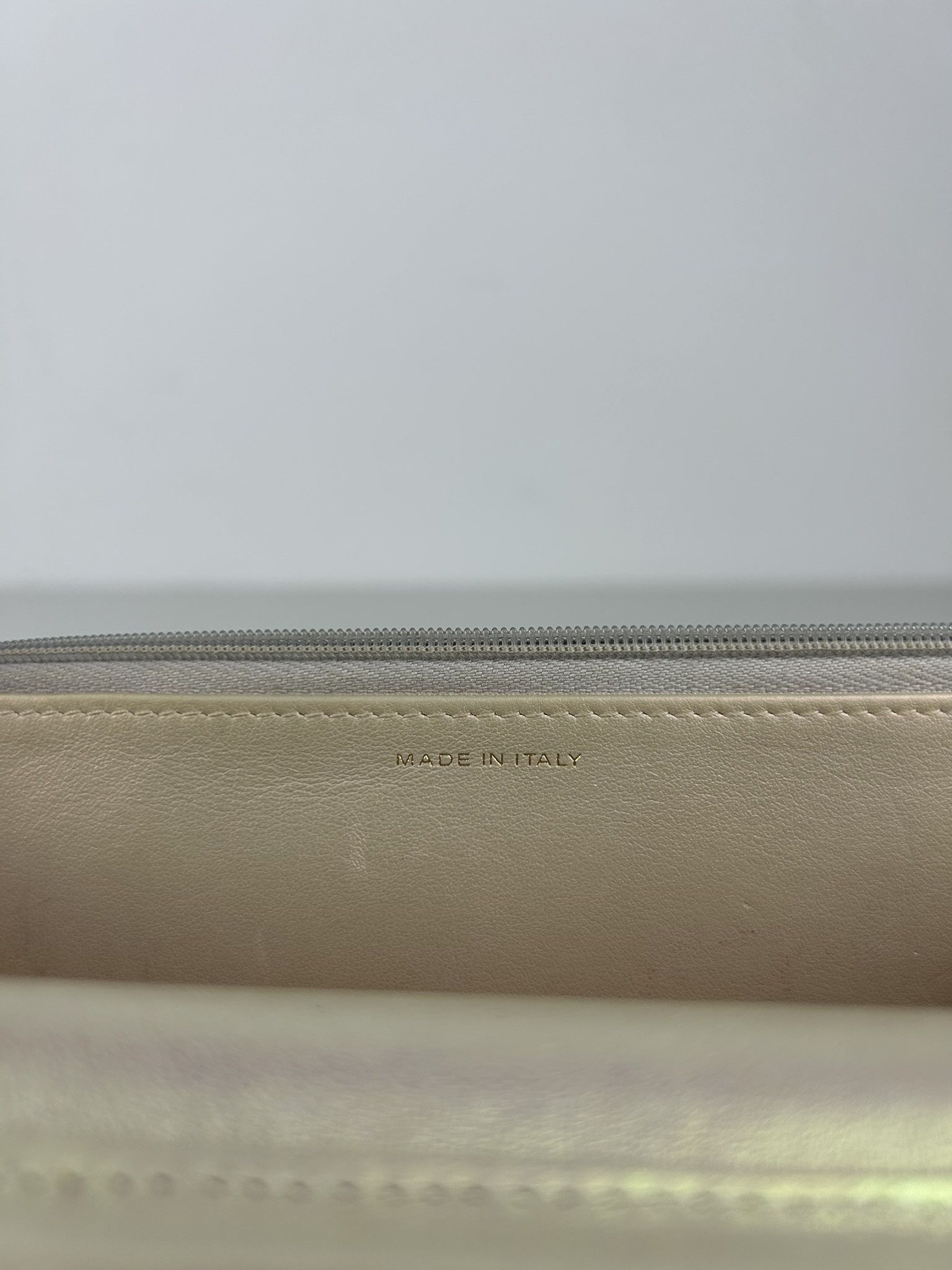 Chanel 2020 Chanel gold metallic matelasse wallet on chain Size ONE SIZE - 18 Thumbnail