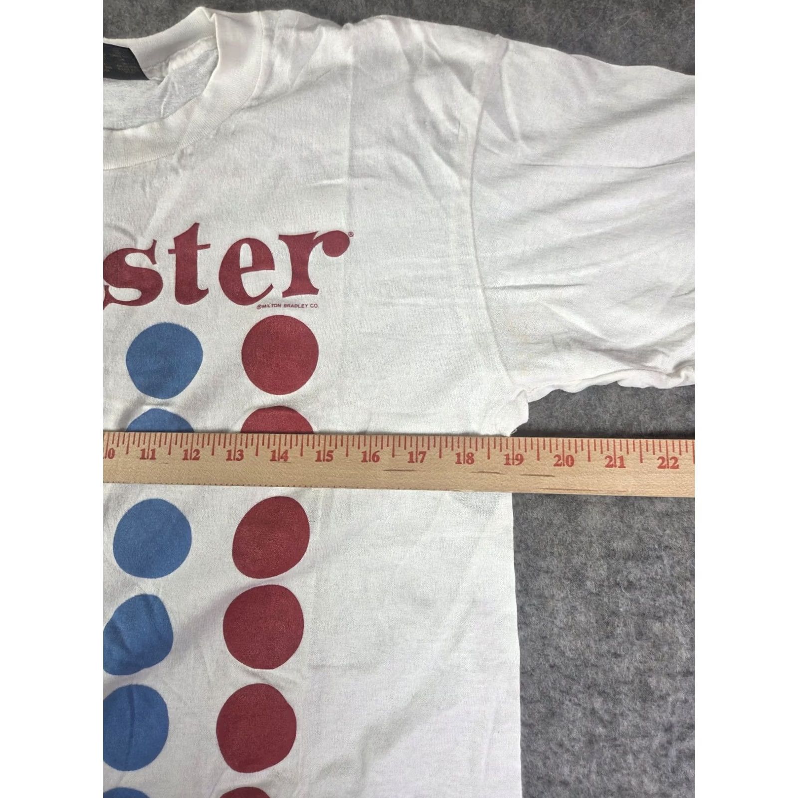 Vintage VINTAGE Milton Bradley Twister T Shirt Board Game M White 80s USA Graphic Print Mens Size US M / EU 48-50 / 2 - 8 Thumbnail