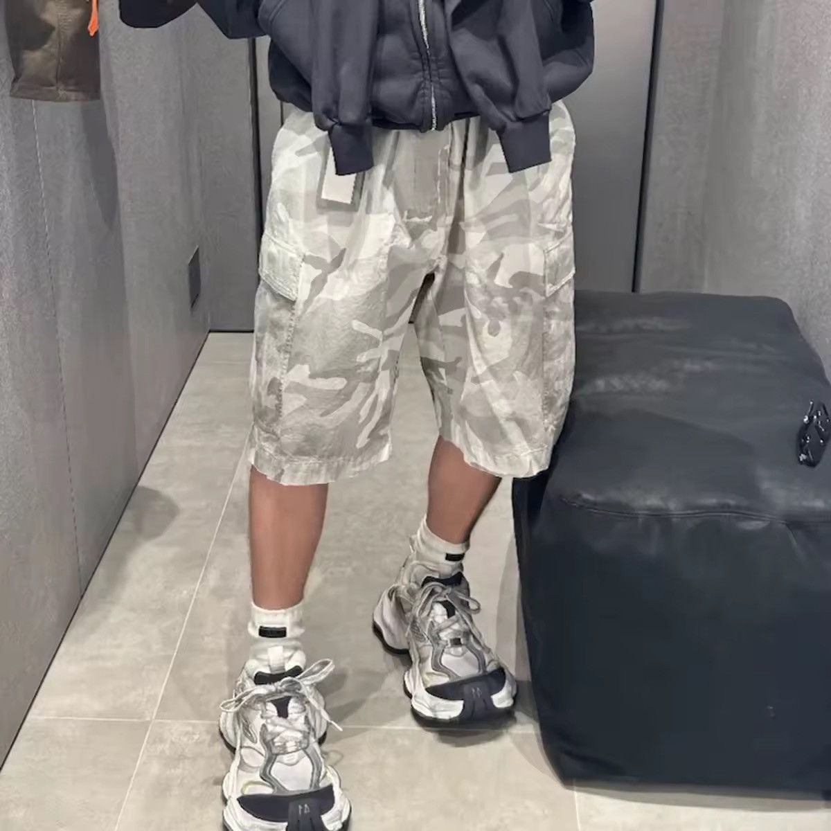 Designer Camouflage Vintage Retro Style Loose Oversized Shorts Size US 32 / EU 48 - 1 Thumbnail