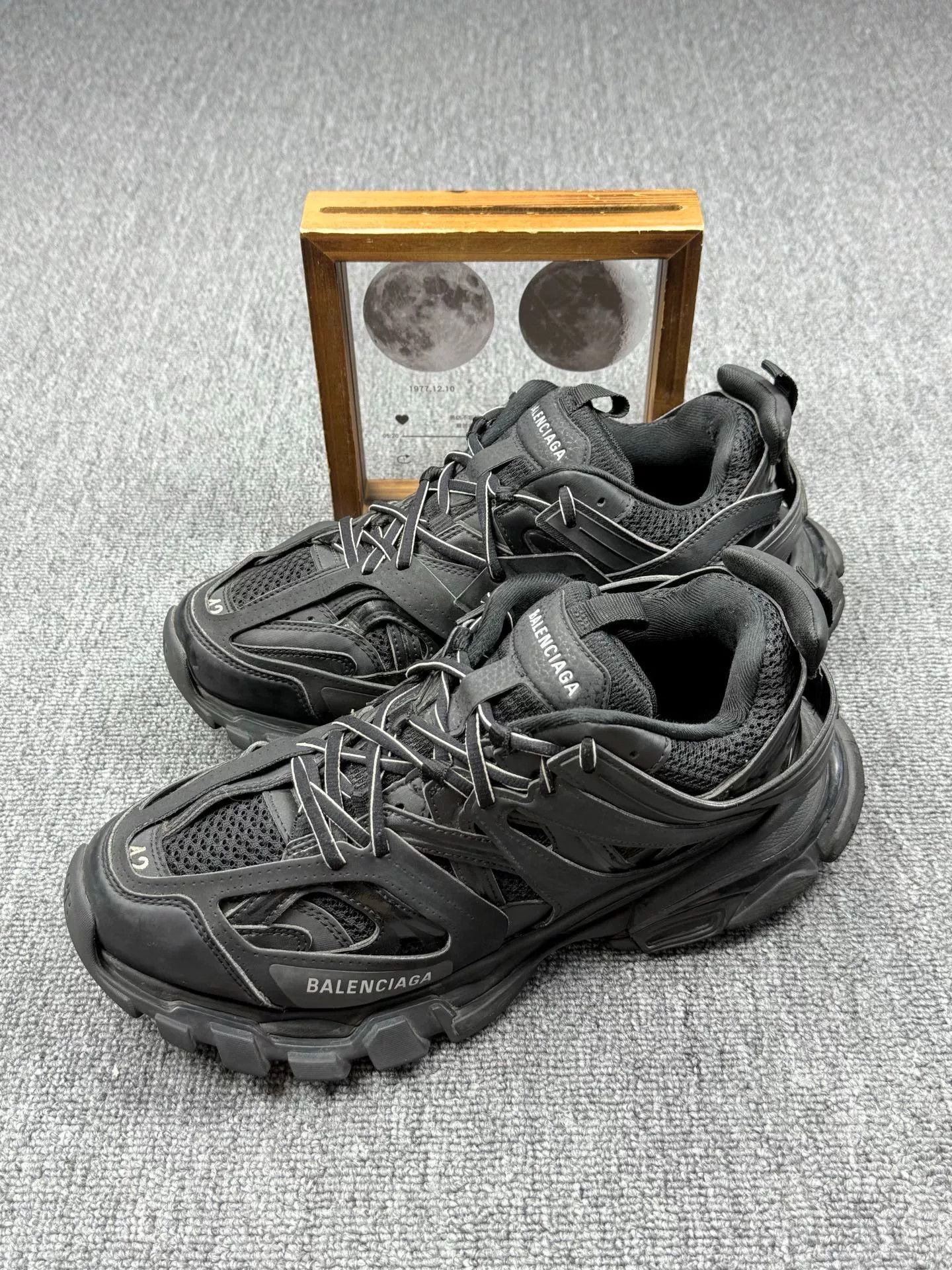 Balenciaga Balenciaga Black Lowtop Sneakers 9 Men Size US 9 / EU 42 - 1 Thumbnail