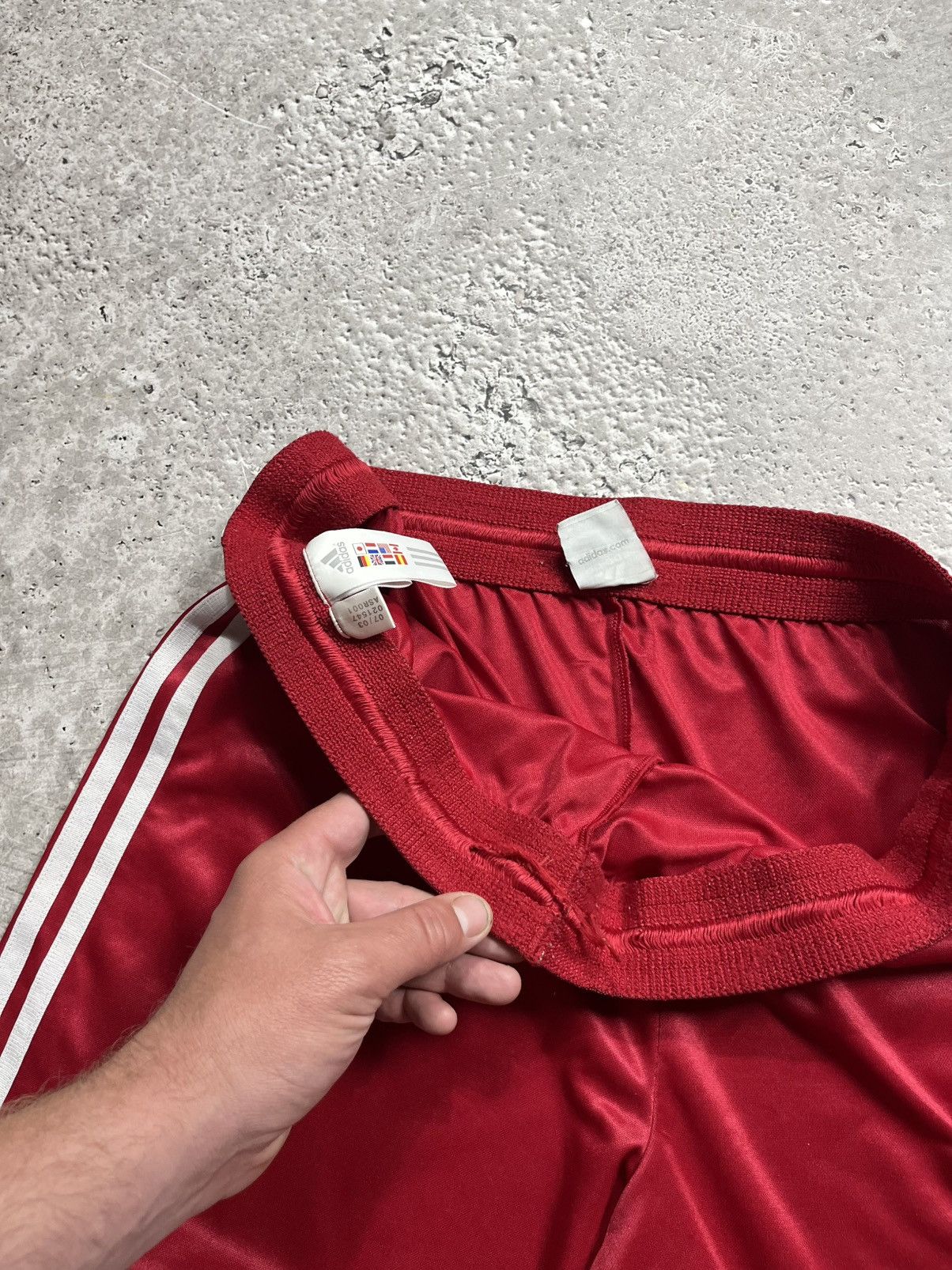 Adidas × Vintage Adidas Bayern Munich Red Football Shorts M Made in Portugal Size US 32 / EU 48 - 7 Thumbnail