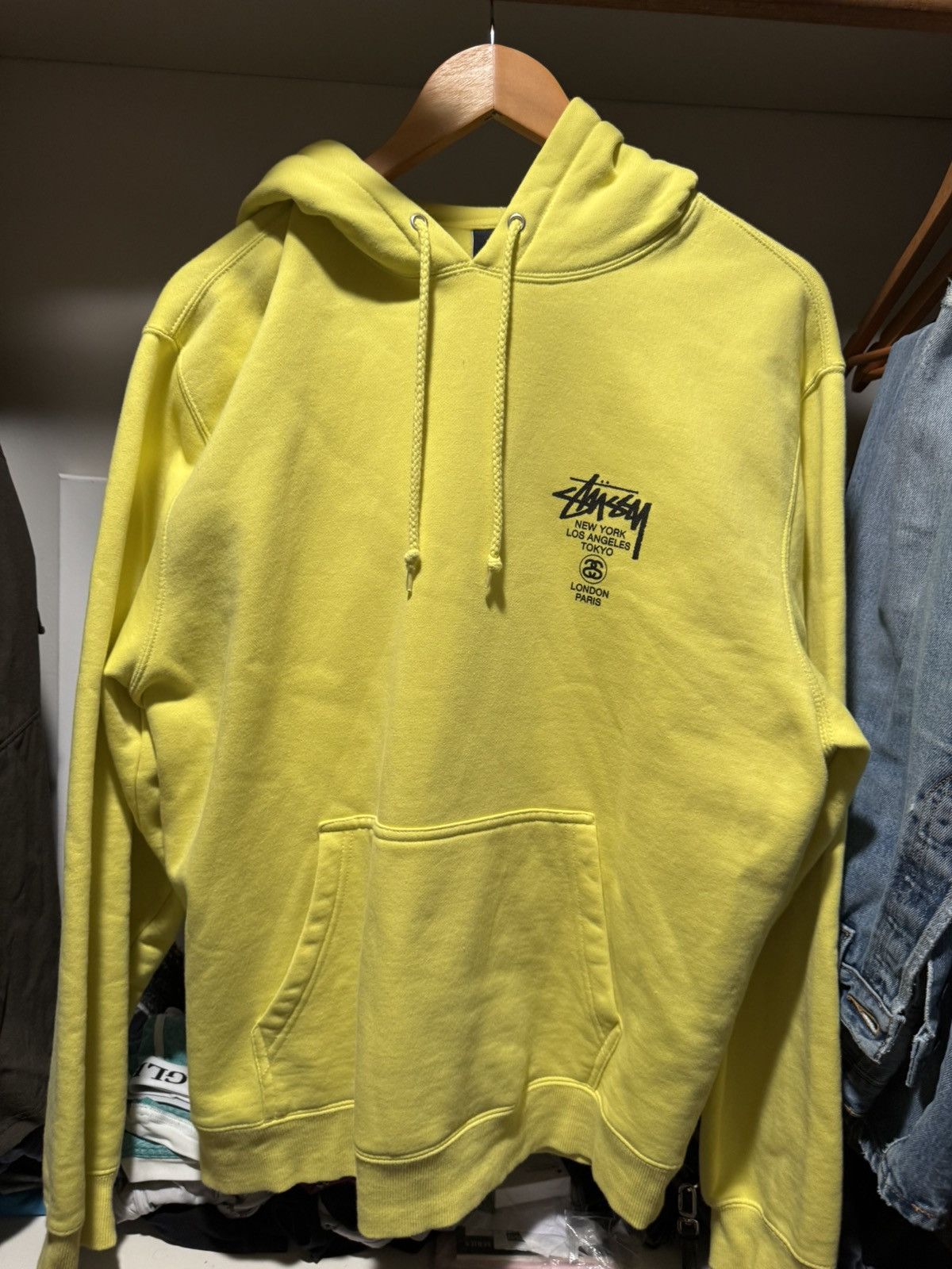 ★韓国の人気★【STUSSY】★WORLD TOUR ZIP HOODI.E★YELLOW★ Stussy World Tour Zip Hoodie Mens XL Honey Yellow Sweatshirt