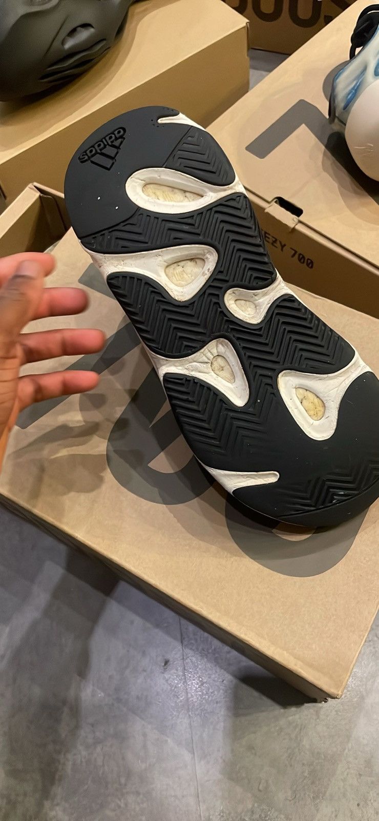 Adidas × Yeezy Yeezy 700 waverunner pre owned Size US 7 / EU 40 - 6 Thumbnail
