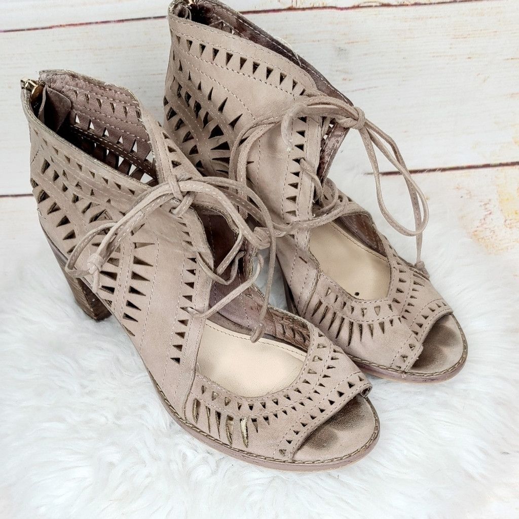 Vince Camuto Vince Camuto leather eyelet lace up peep toe heels booties 7 Size US 7 / IT 37 - 4 Thumbnail