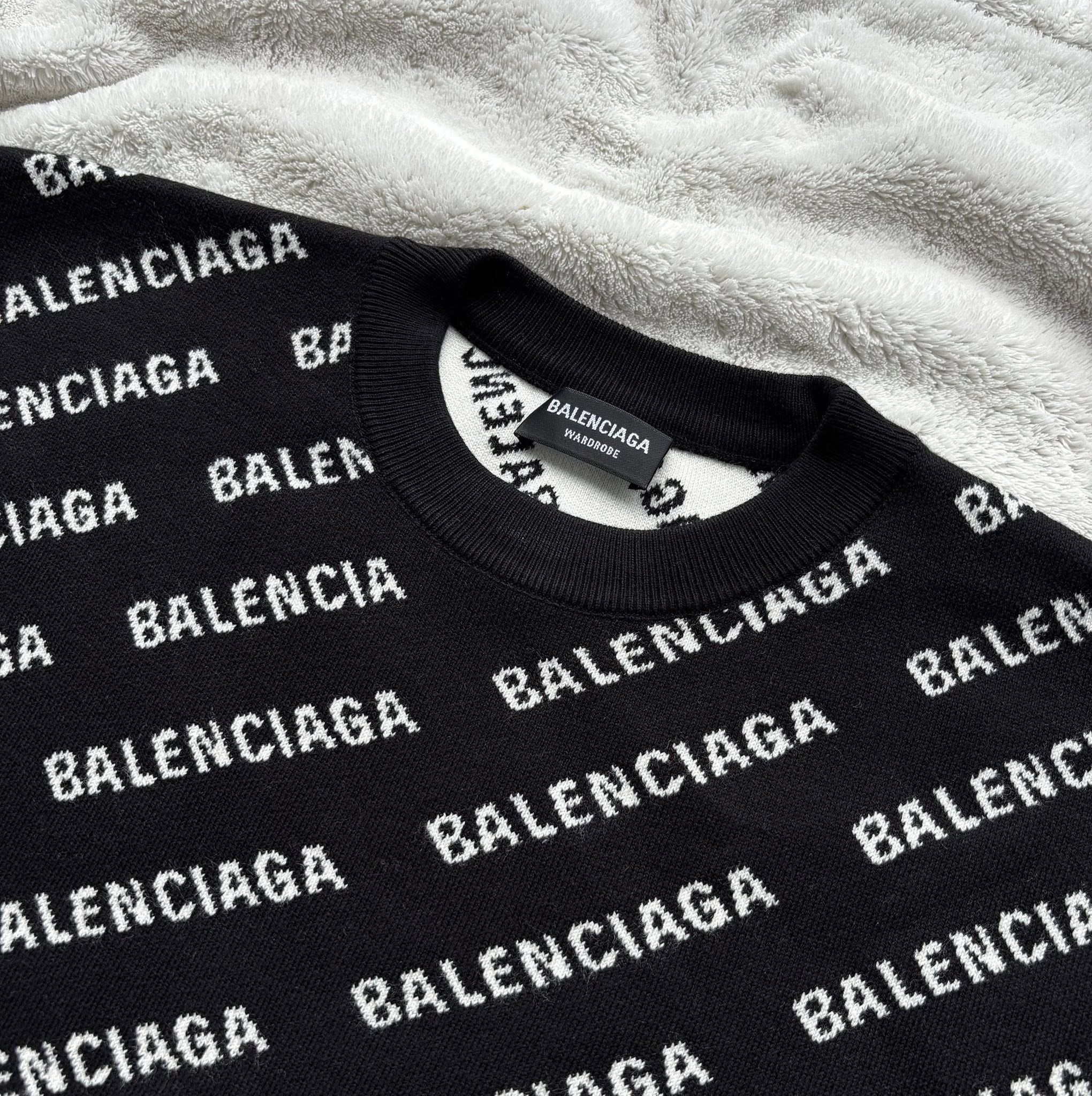 Balenciaga Balenciaga Black & White Wool All Over Sweater Size US XXL / EU 58 / 5 - 2 Thumbnail