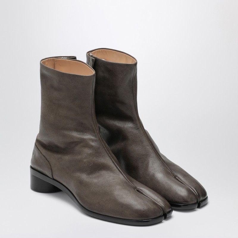 Maison Margiela Maison Margiela Tabi Ankle Boot In Brown Leather Size US 11 / EU 44 - 1 Thumbnail