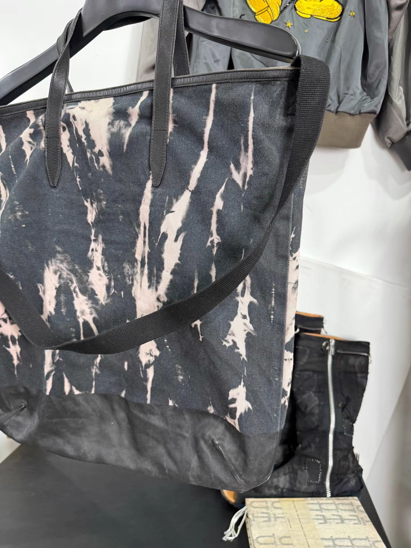 Dries Van Noten Dries Van Noten Patchwork Waxed Tote Crossbody K20 Size ONE SIZE - 3 Thumbnail