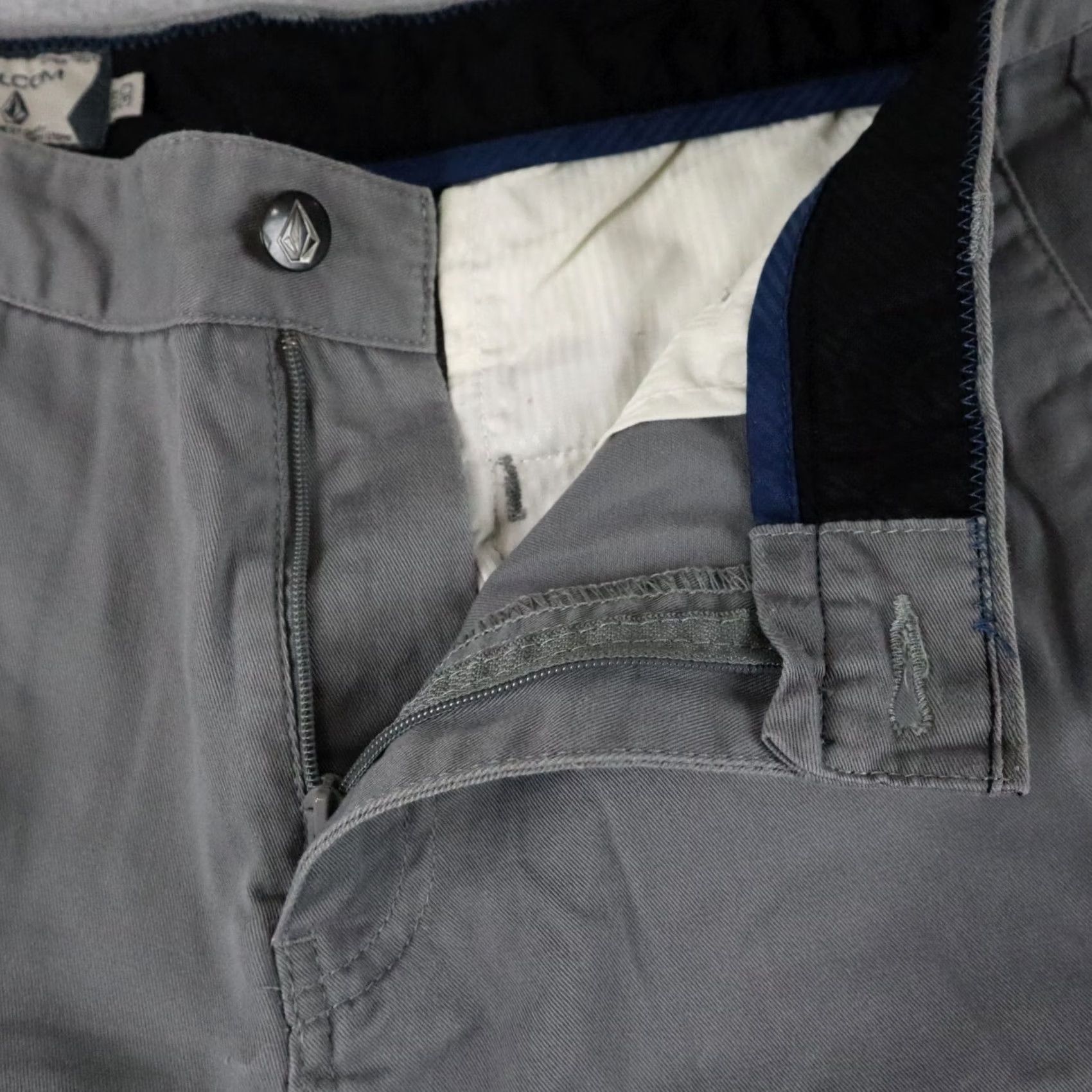 Volcom Volcom Shorts Mens 30 Chino Casual Surfer Skater Flat Front Gray Size US 30 / EU 46 - 3 Thumbnail