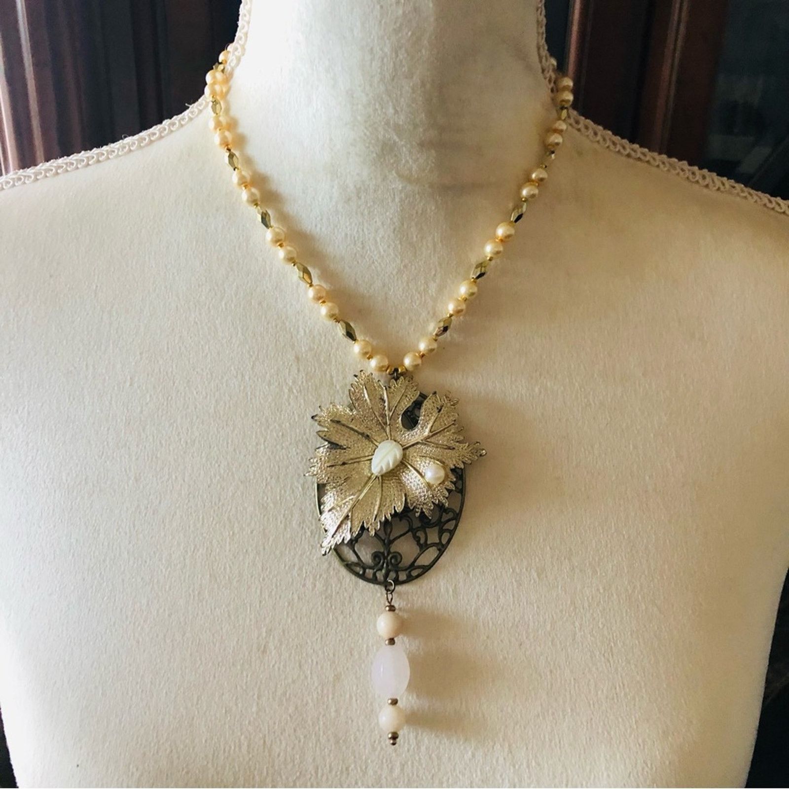 Handmade Handcrafted repurpose gold leaf quartz Pearl necklace Size ONE SIZE - 2 Thumbnail