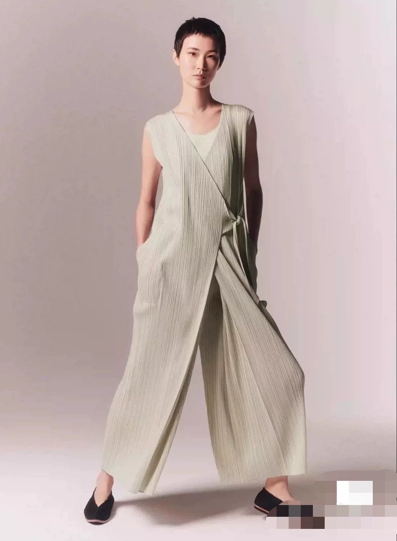 Issey Miyake Issey Miyake size:4 Sleeveless black pleated dress Size L / US 10 / IT 46 - 2 Thumbnail
