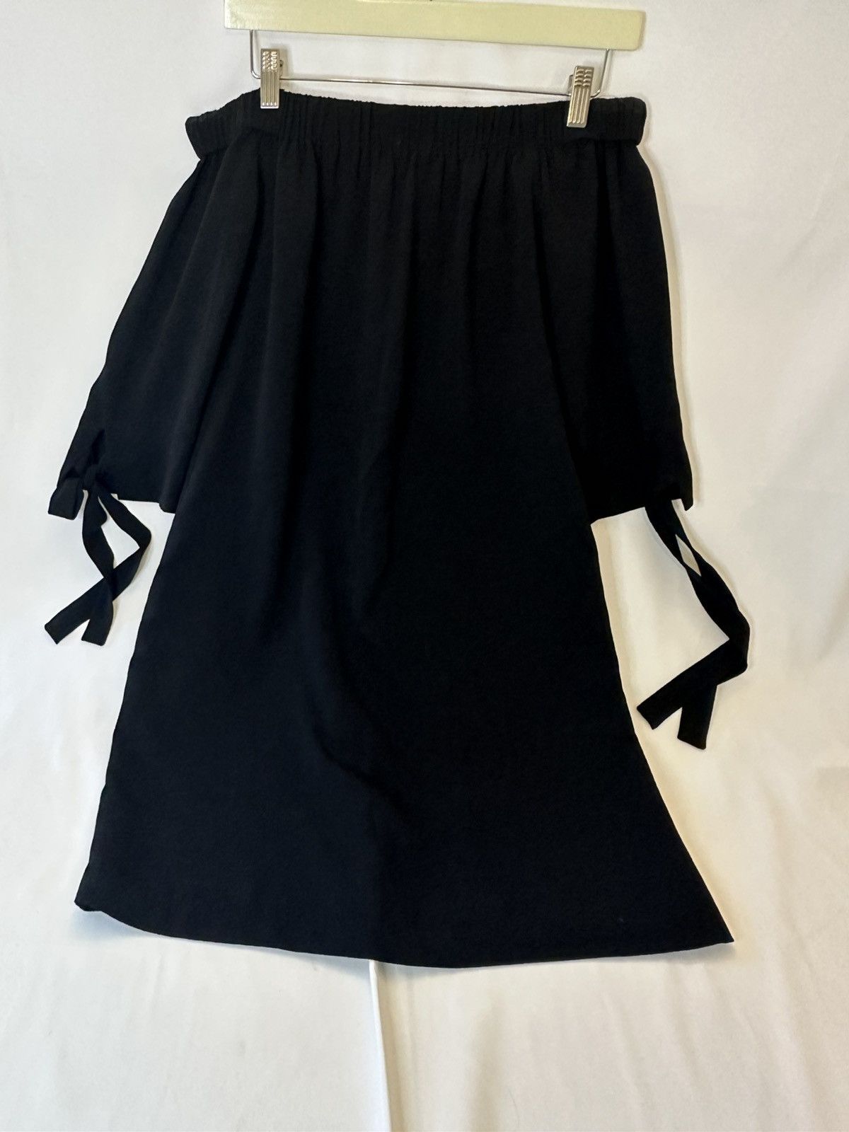 Vince Camuto Vince Camuto Size 2 Off Shoulder Little Black Sleeve Dress Size XS / US 0-2 / IT 36-38 - 2 Thumbnail
