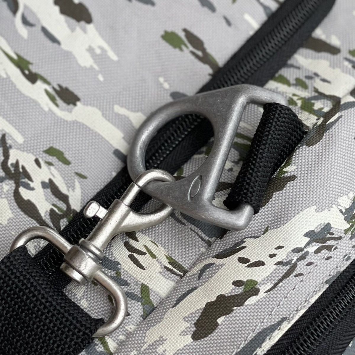 Oakley Oakley Camouflage Duffle/Travel Bag Size ONE SIZE - 12 Thumbnail