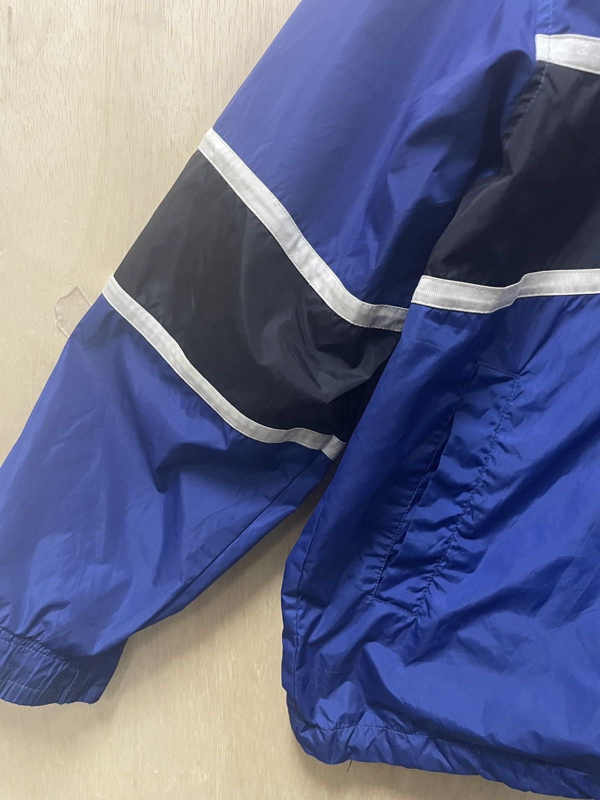 Nike × Vintage Vintage Nike Black Blue Windbreaker Size US L / EU 52-54 / 3 - 3 Thumbnail