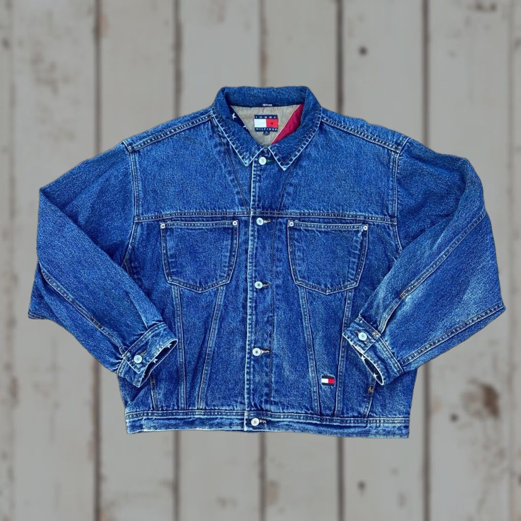 Tommy Hilfiger VINTAGE Tommy Hilfiger Spell Out Big Flag Patch Denim Jean Jacket 90s SZ XL Mens Jeans Jacket Blu e Size US 36 / EU 52 - 1 Thumbnail