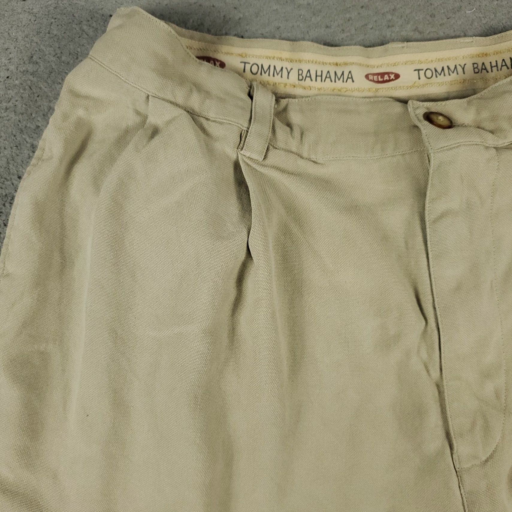 Tommy Bahama VINTAGE Tommy Bahama Shorts Men's Size 33 Beige Silk Pleated Chino Casual Stylish Size US 33 - 2 Thumbnail
