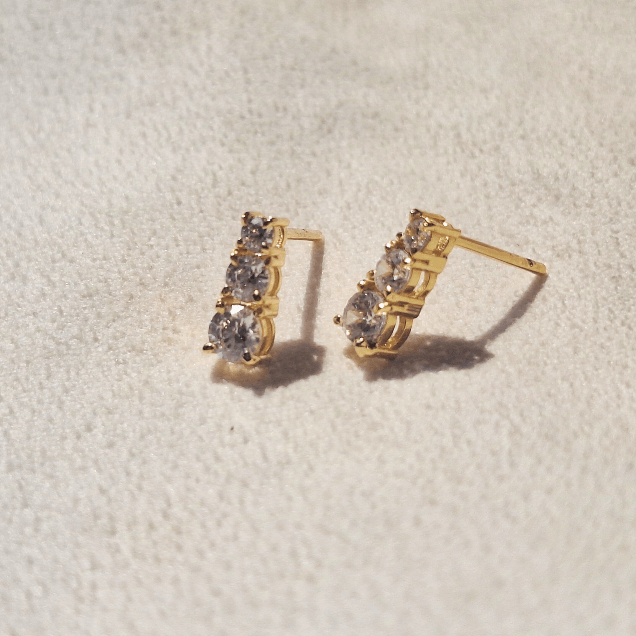 Other Graduate Stud earring Moissanite 925 Silver earring Size ONE SIZE - 2 Thumbnail