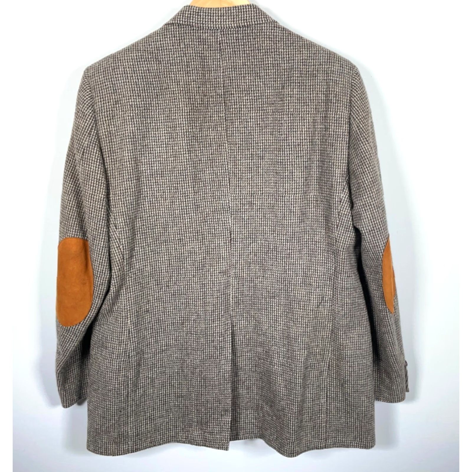 Vintage VINTAGE John Weitz Blazer Wool Tweed Gray 46R Notch Collar Three-Button Sleeves Faux Suede Elbow Patches Single-Vented Regular Mens Size 46R - 2 Thumbnail