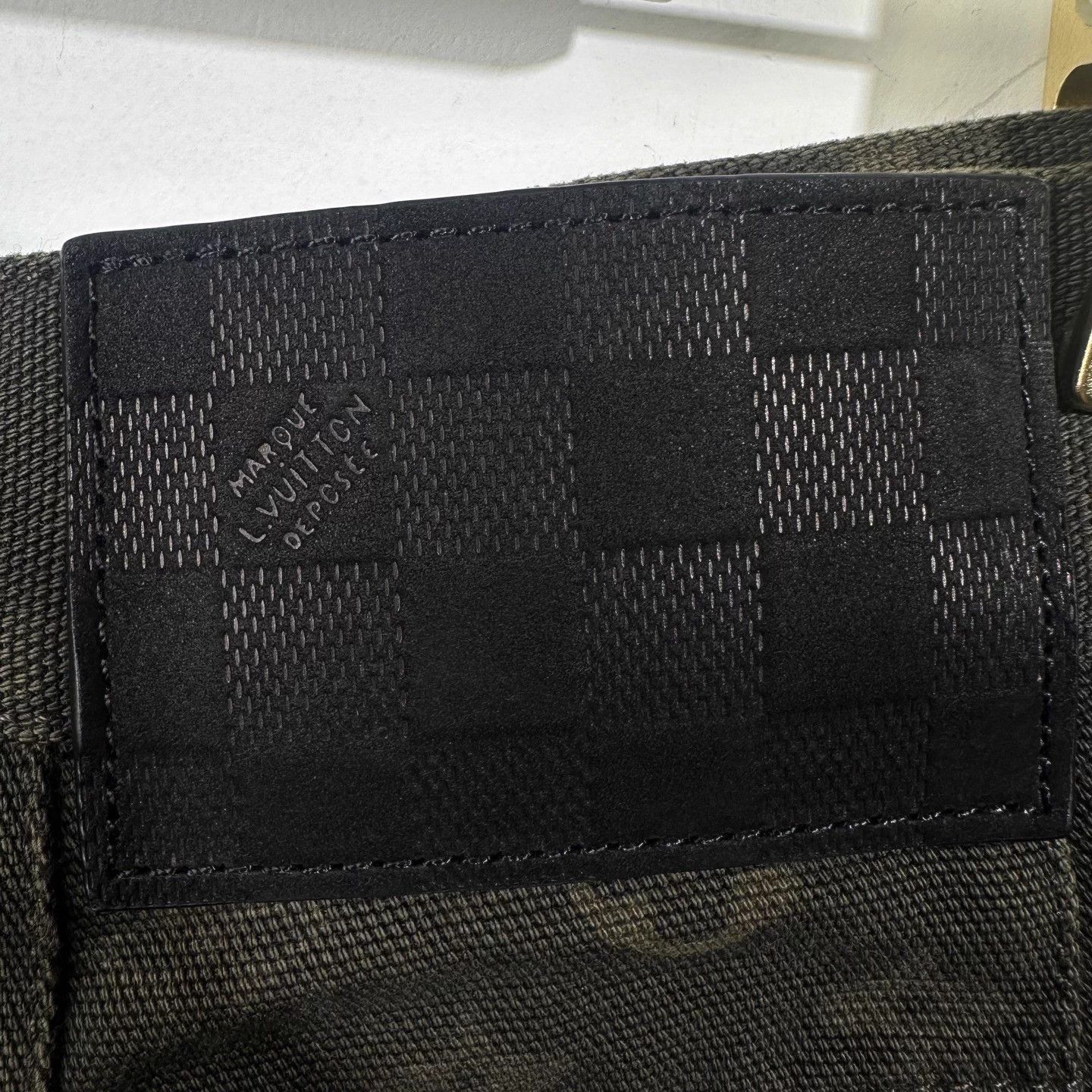 Louis Vuitton Louis Vuitton 26 Monogram Allover Logo Zip Pocket Jeans 38 Size US 38 / EU 54 - 5 Thumbnail
