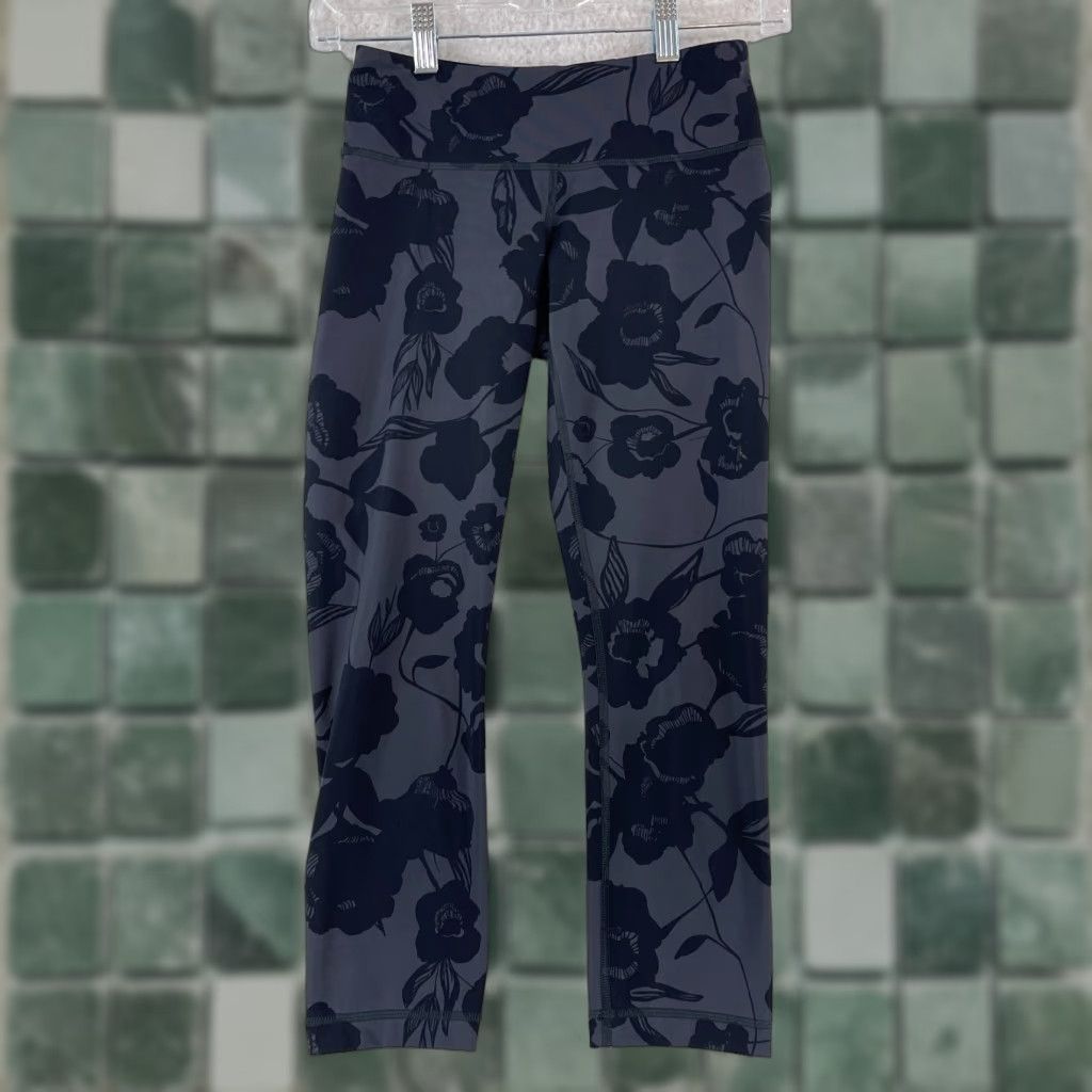 Lululemon Lululemon Wunder Under Crop II Leggings Womens Size 2 Gray Floral Print Athletic Size 26" / US 2 / IT 38 - 1 Thumbnail