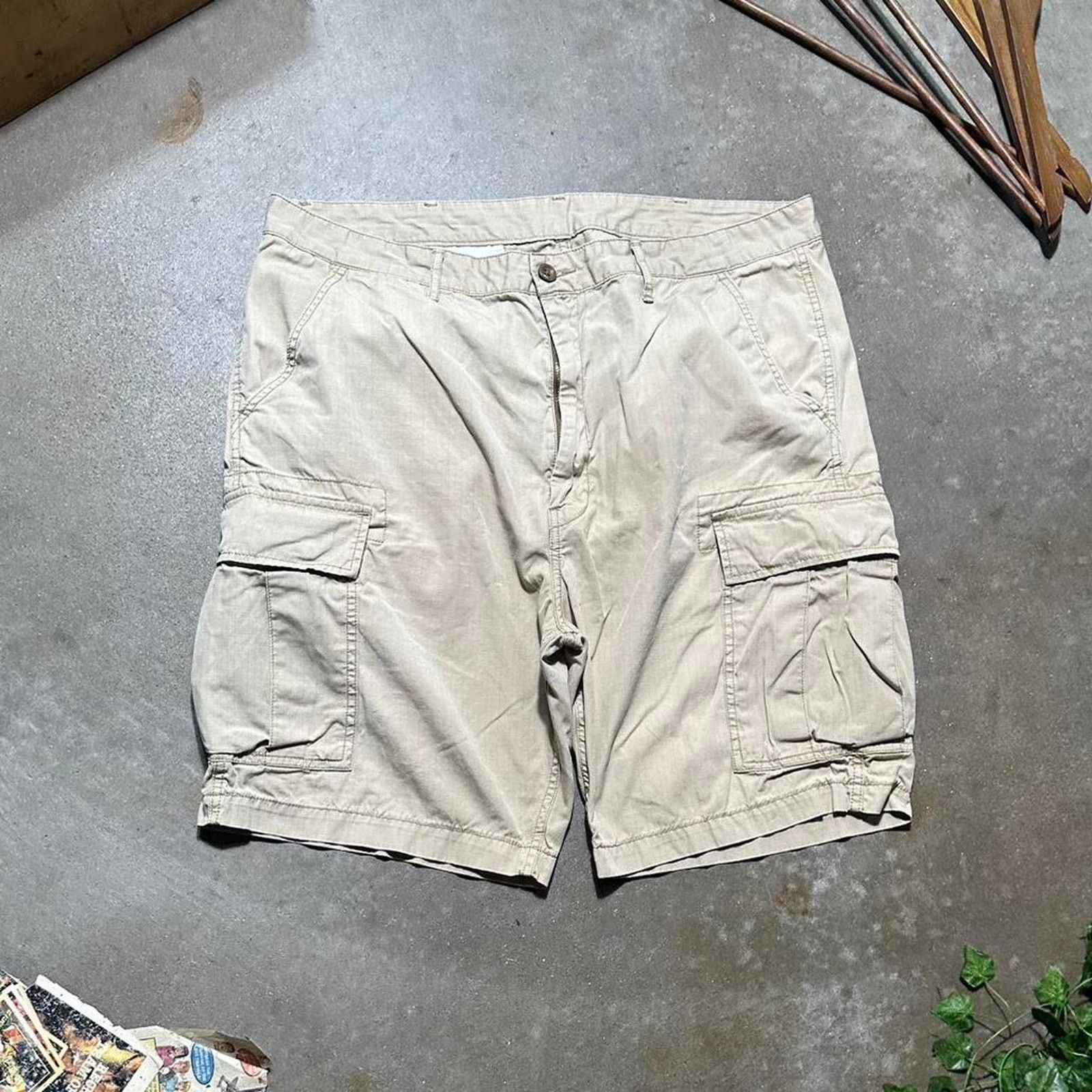 Levi's Vintage Levi’s Tan Cargo Shorts 38" Baggy Skater Jorts Size US 38 / EU 54 - 3 Thumbnail