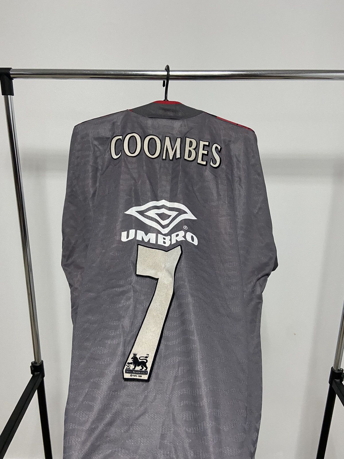 Umbro Umbro Training Pro Big Logo Vintage T shirt Jersey Coombes 7 Size US M / EU 48-50 / 2 - 2 Thumbnail