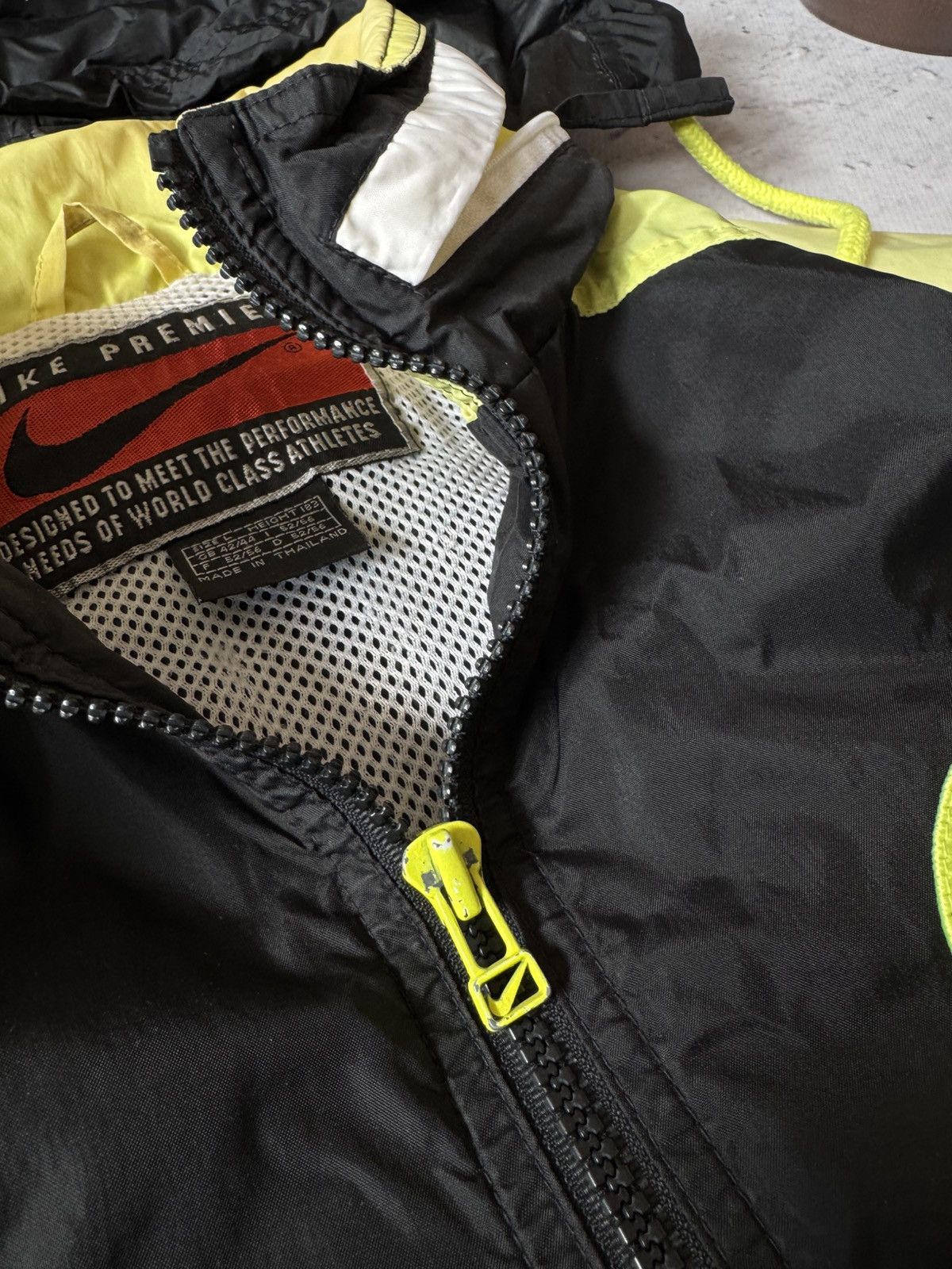 Japanese Brand × Nike × Vintage NIKE BORUSSIA DORTMUND VINTAGE BASIC LOGO BAGGY LIGHT JACKET Size US L / EU 52-54 / 3 - 11 Thumbnail