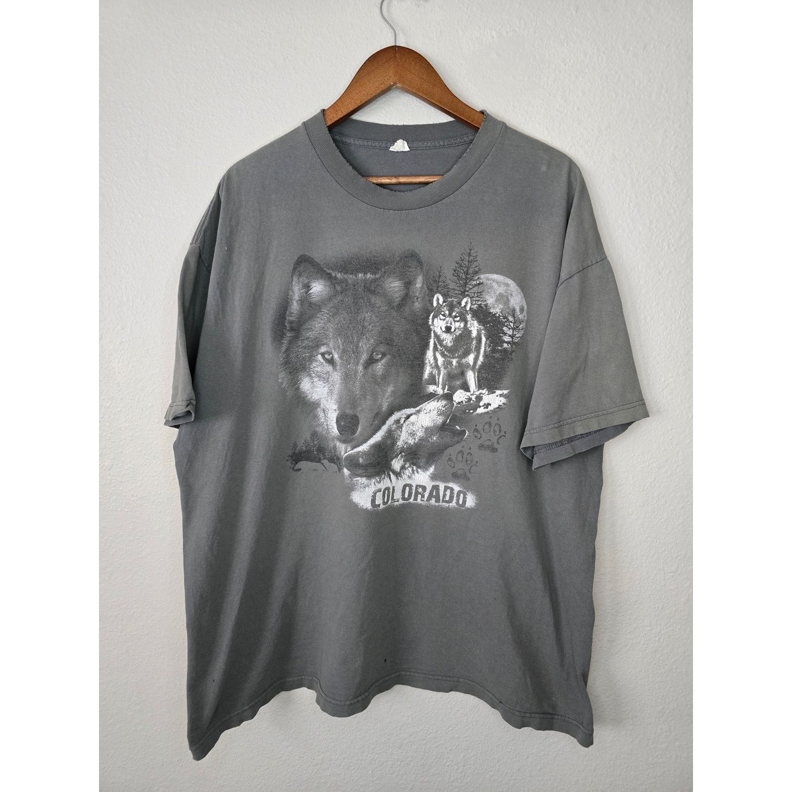Other Wolf Colorado Animal Short Sleeve Gray Distressed XL Tee Size US XL / EU 56 / 4 - 1 Thumbnail