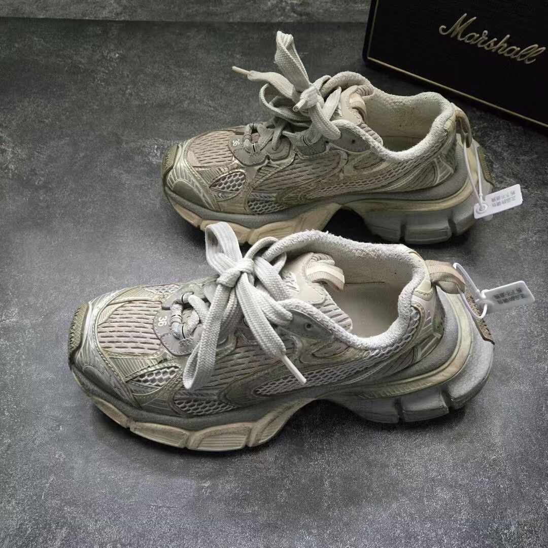 Balenciaga Balenciaga Beige Lowtop Sneakers XXXL Women Size US 8 / IT 38 - 1 Thumbnail