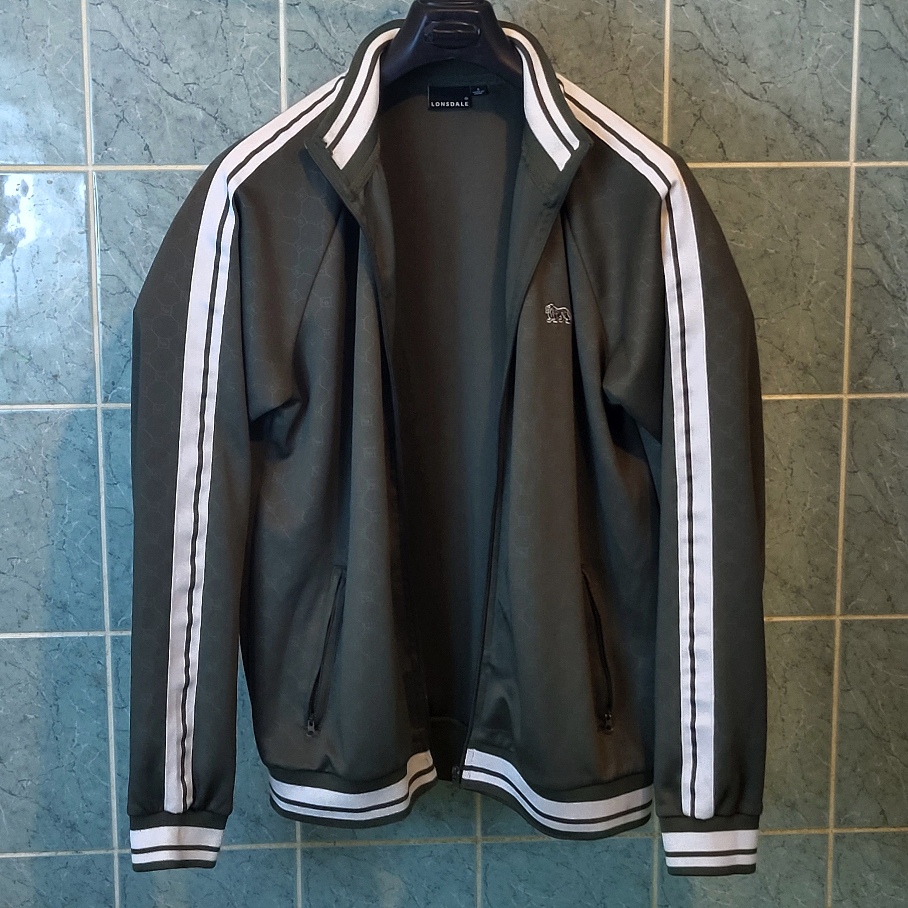 Lonsdale RARE Zip Up Vintage Lonsdale size L but fit XL Size US L / EU 52-54 / 3 - 1 Thumbnail