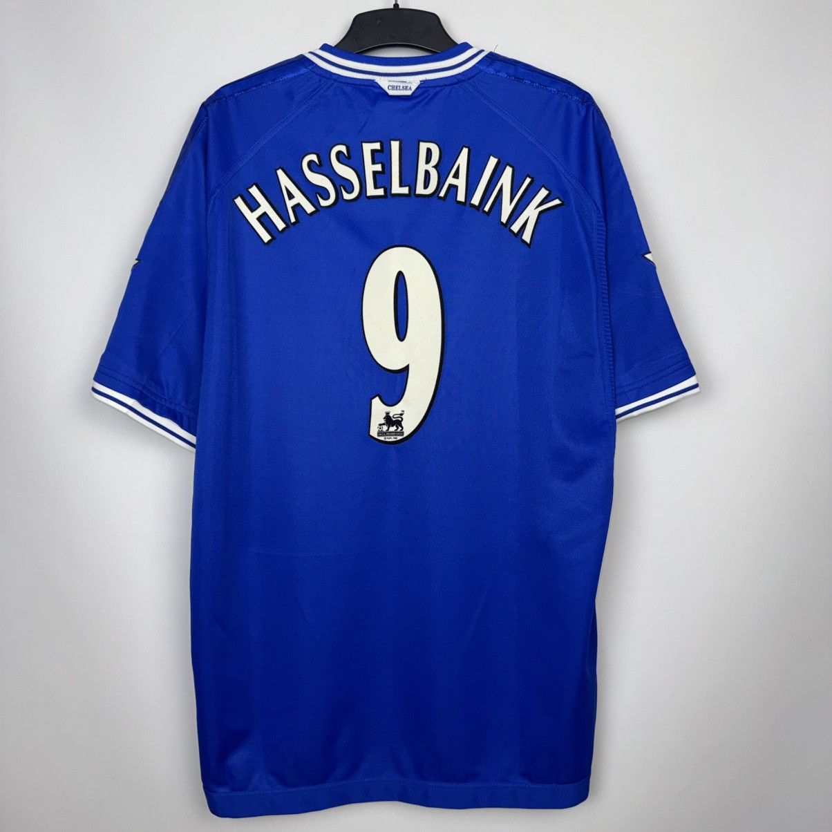 Umbro CHELSEA 1999 2000 HOME FOOTBALL SHIRT SOCCER #9 HASSELBAINK Size US XL / EU 56 / 4 - 2 Thumbnail