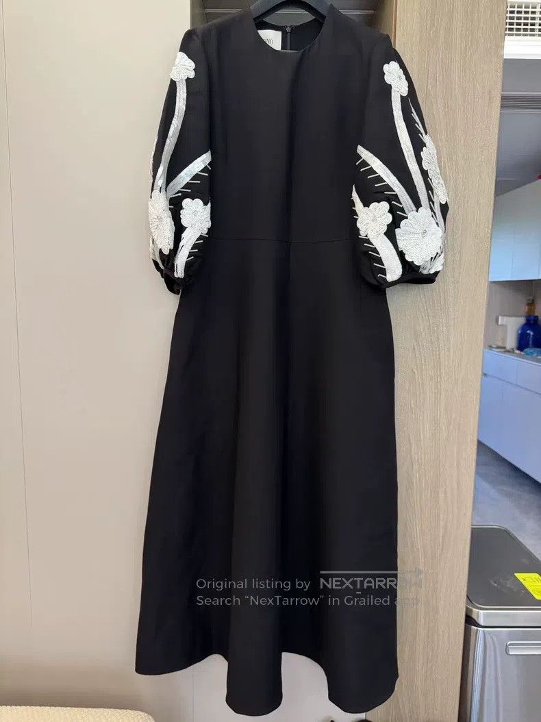Valentino Valentino Black dress skirt Size M / US 6-8 / IT 42-44 - 1 Thumbnail