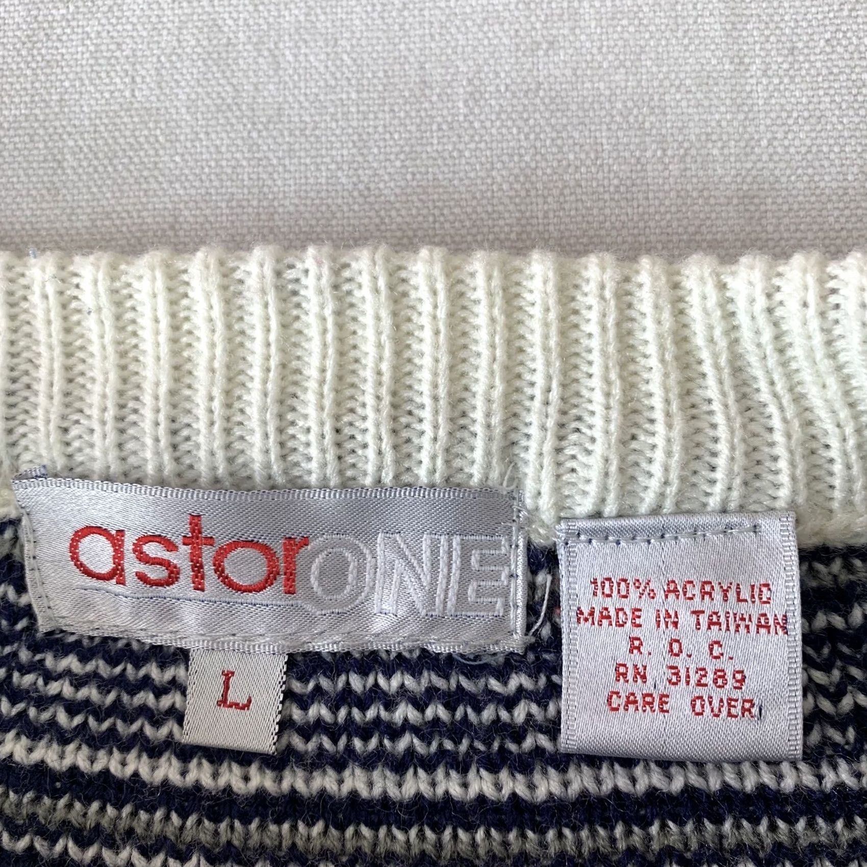 Vintage ASTOR ONE FAIR ISLE KNIT SWEATER MENS LARGE BLUE WHITE PULLOVER ACRYLIC WINTER SIZE Size US L / EU 52-54 / 3 - 3 Thumbnail
