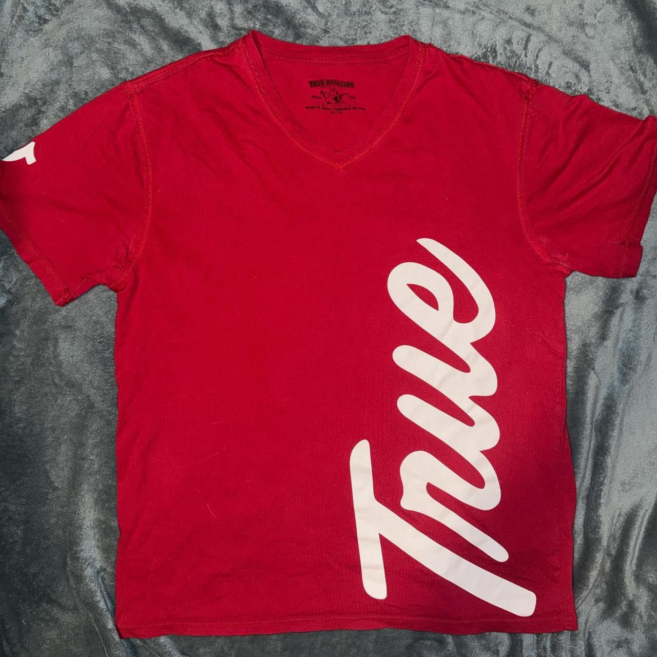 True Religion Red True Religion Graphic V-Neck Tee Size US XL / EU 56 / 4 - 1 Thumbnail