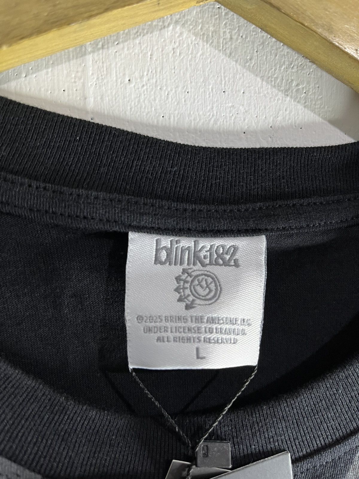 Band Tees New 2000s Blink 182 tshirt Size US L / EU 52-54 / 3 - 4 Thumbnail