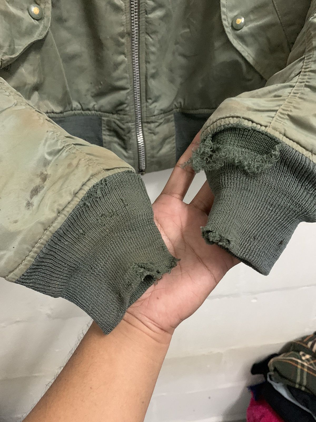 Alpha Industries Vintage Alpha Industries Riversible Distressed Bomber Jacket Size US L / EU 52-54 / 3 - 11 Thumbnail
