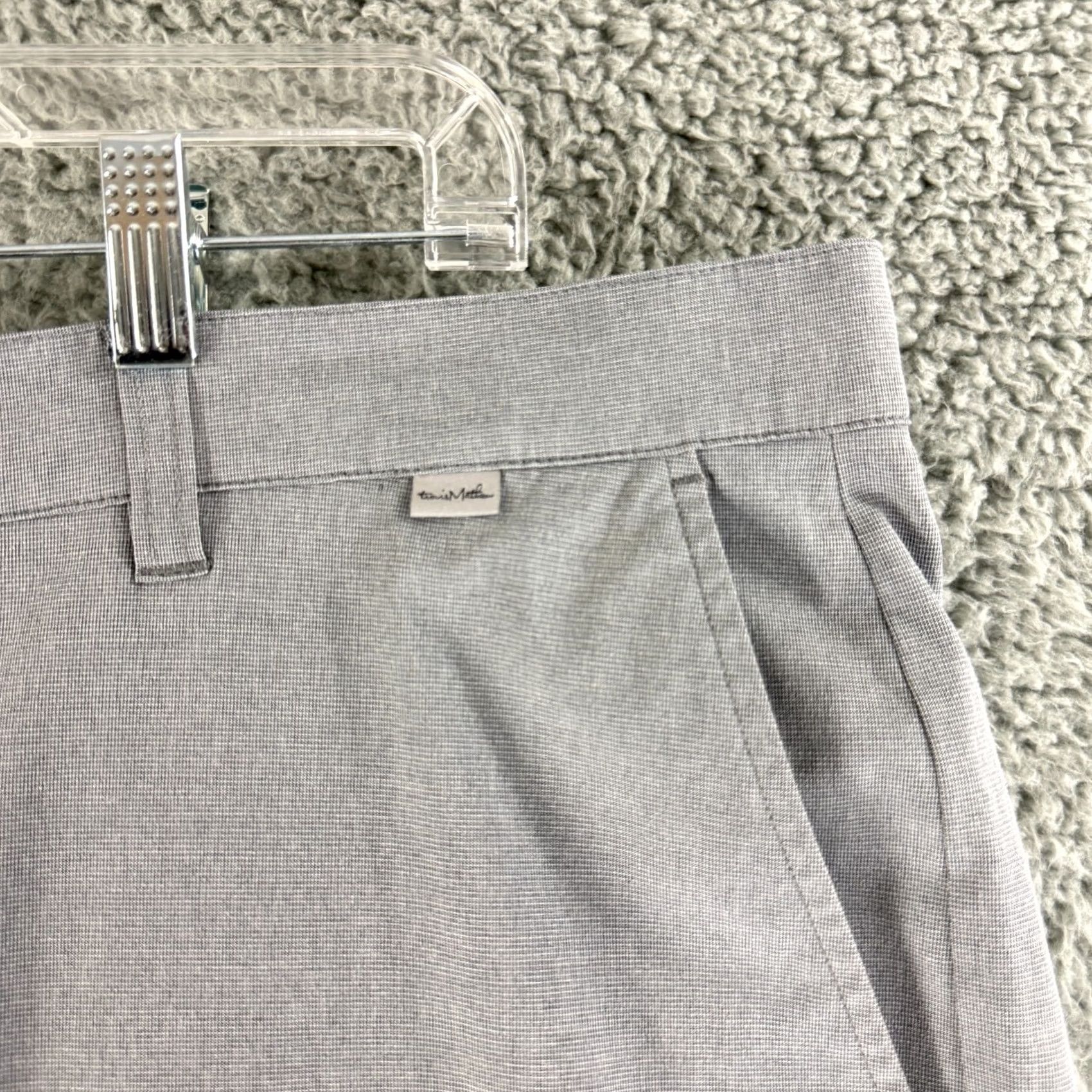 TravisMathew TravisMathew Beck Shorts Mens Size 40 Gray Performance Golf Stretch Casual Size US 40 / EU 56 - 2 Thumbnail
